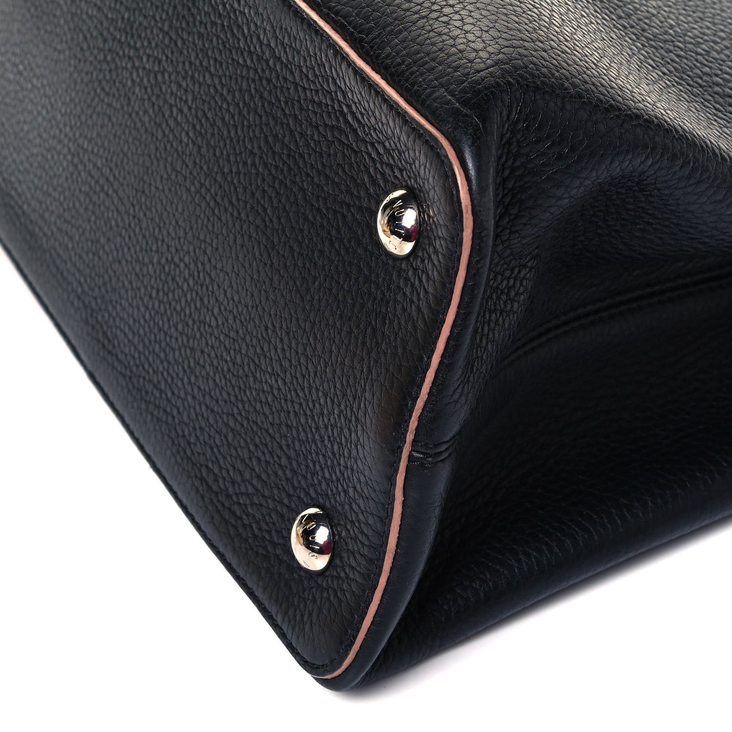 Taurillon Capucines MM Black Petale
