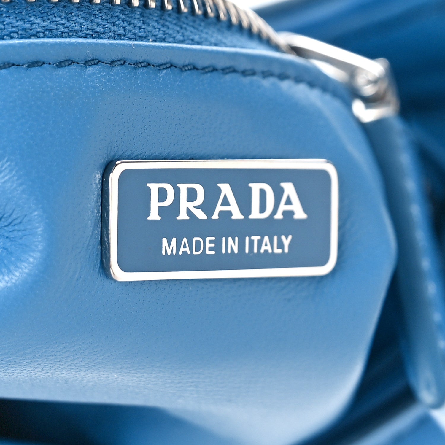 Prada Nappa Soft Padded Re-Edition 2002 Moon Bag Onda 5 of 7