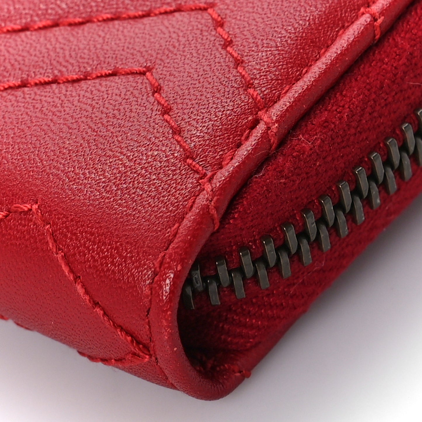 Calfskin Matelasse GG Marmont Zip Around Key Case Hibiscus Red