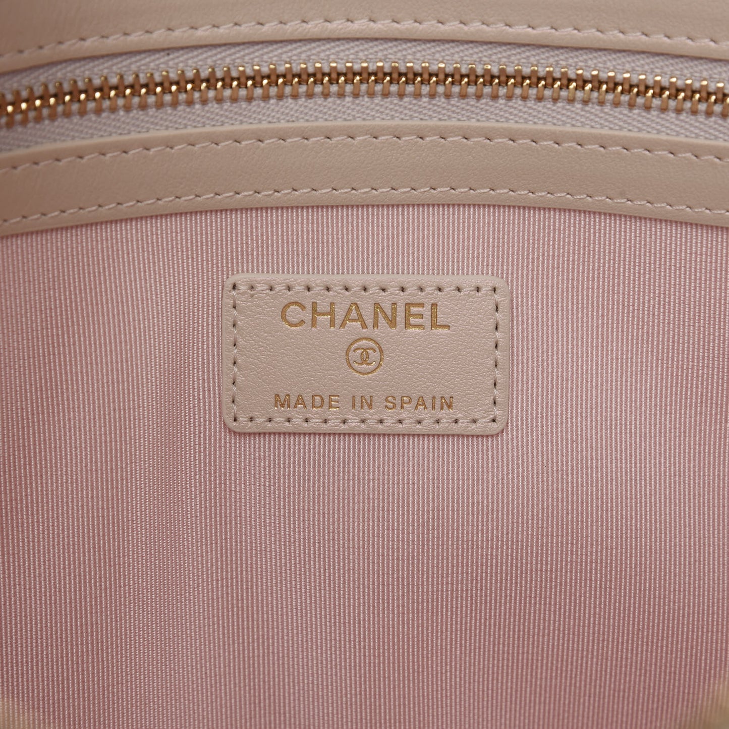 Iridescent Lambskin Quilted Medium Cosmetic Case White