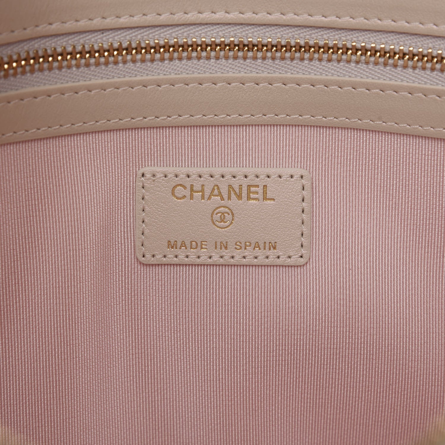 Chanel Iridescent Lambskin Quilted Medium Cosmetic Case White 6 of 8