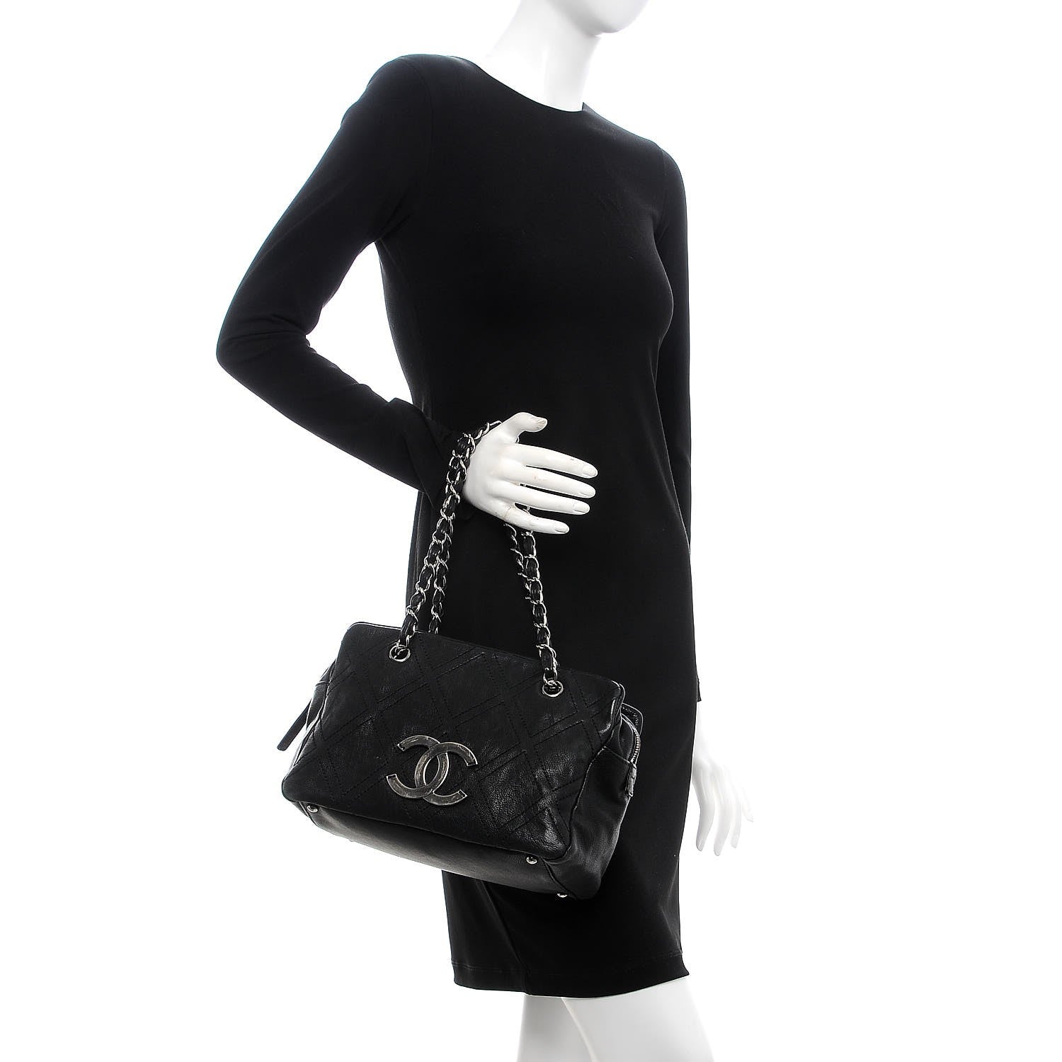 Chanel Calfskin Small Diamond Stitch Tote Black 2 of 13