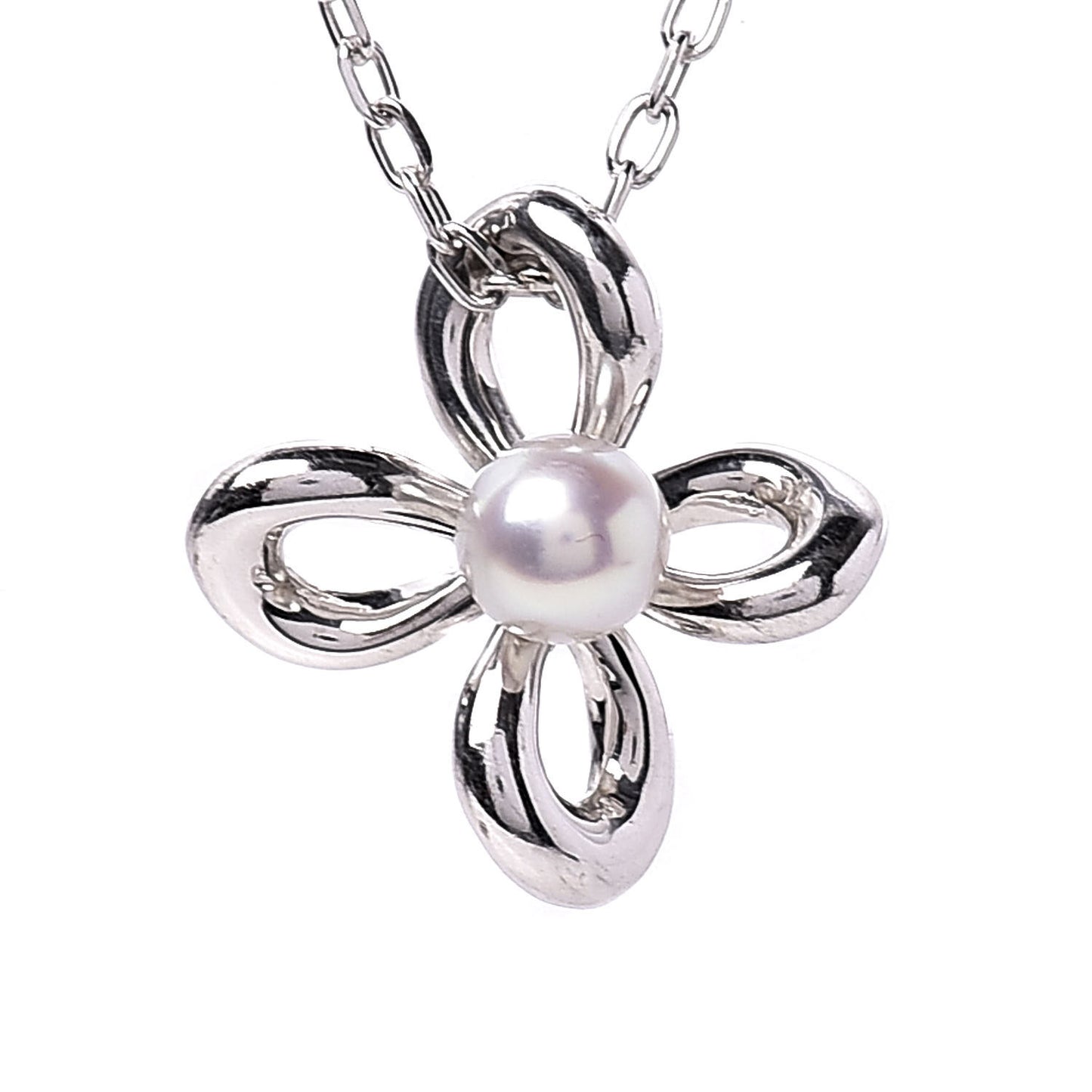 18K White Gold Pearl 4mm Flower Pendant Necklace