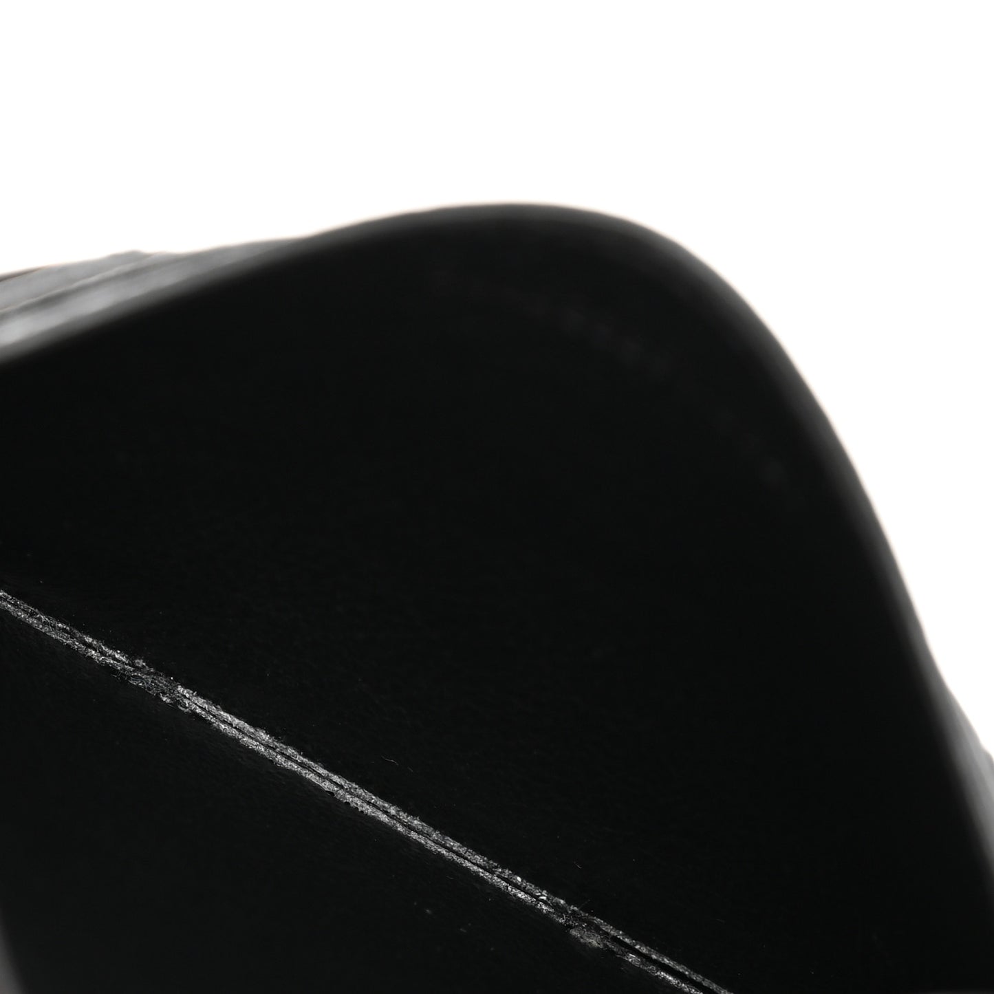 Grain De Poudre Matelasse Chevron Monogram Credit Card Case Black