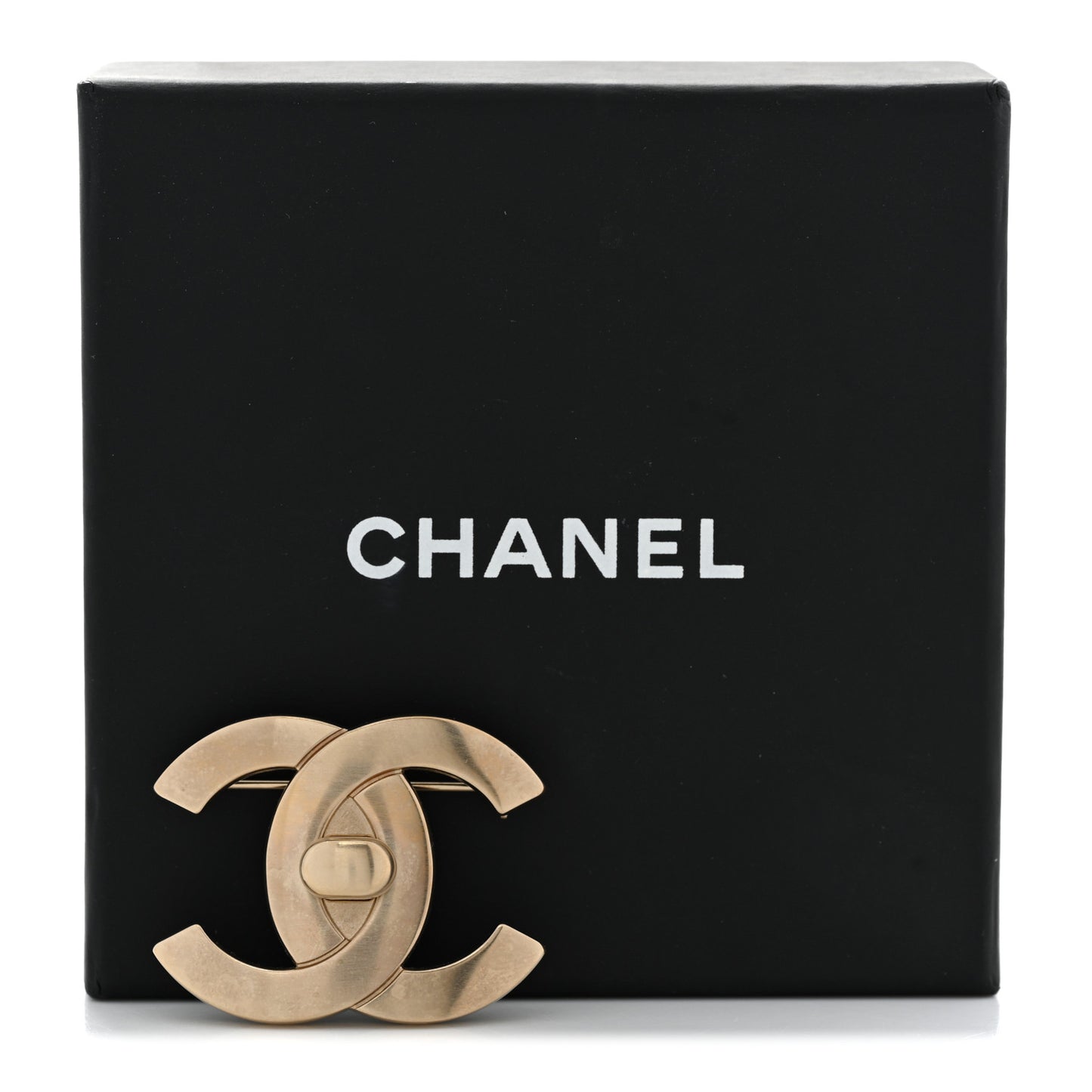 CC Turnlock Brooch Gold