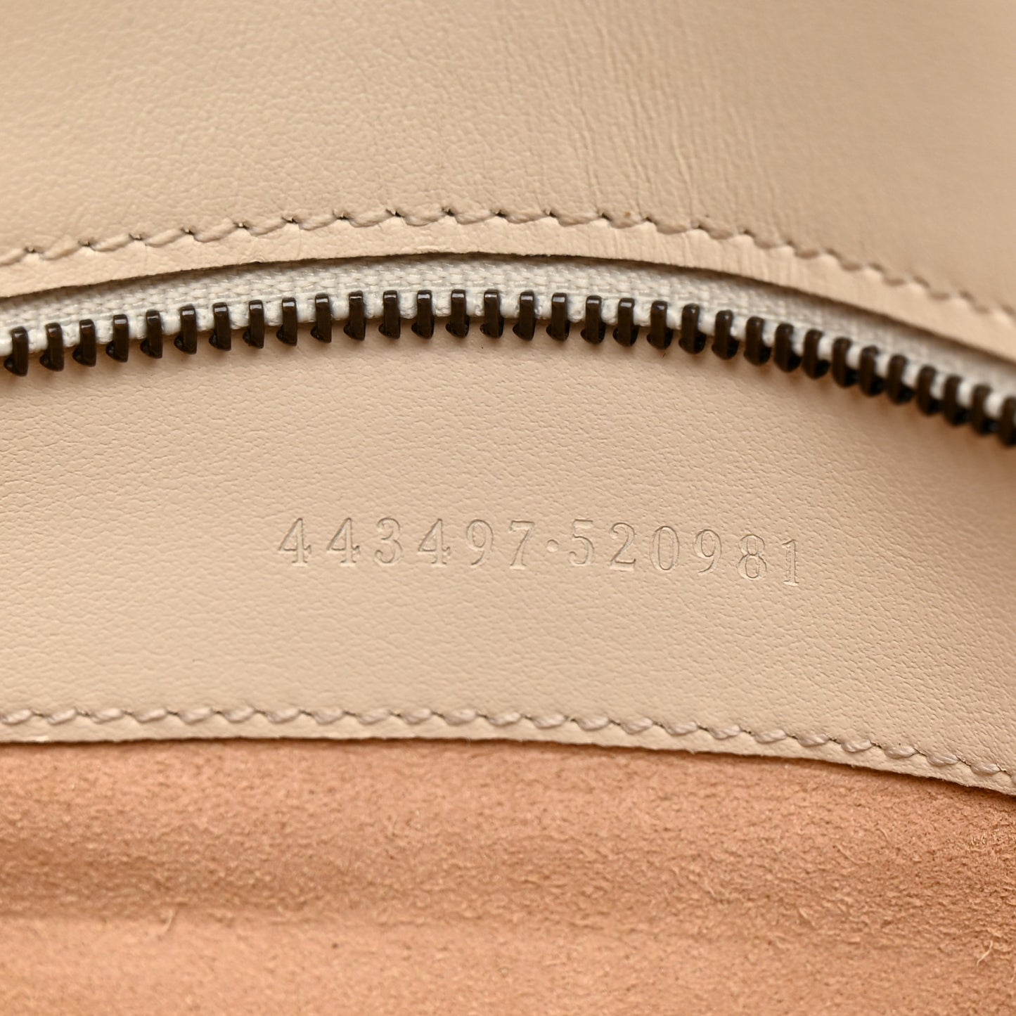 Calfskin Matelasse Small GG Marmont Shoulder Bag White