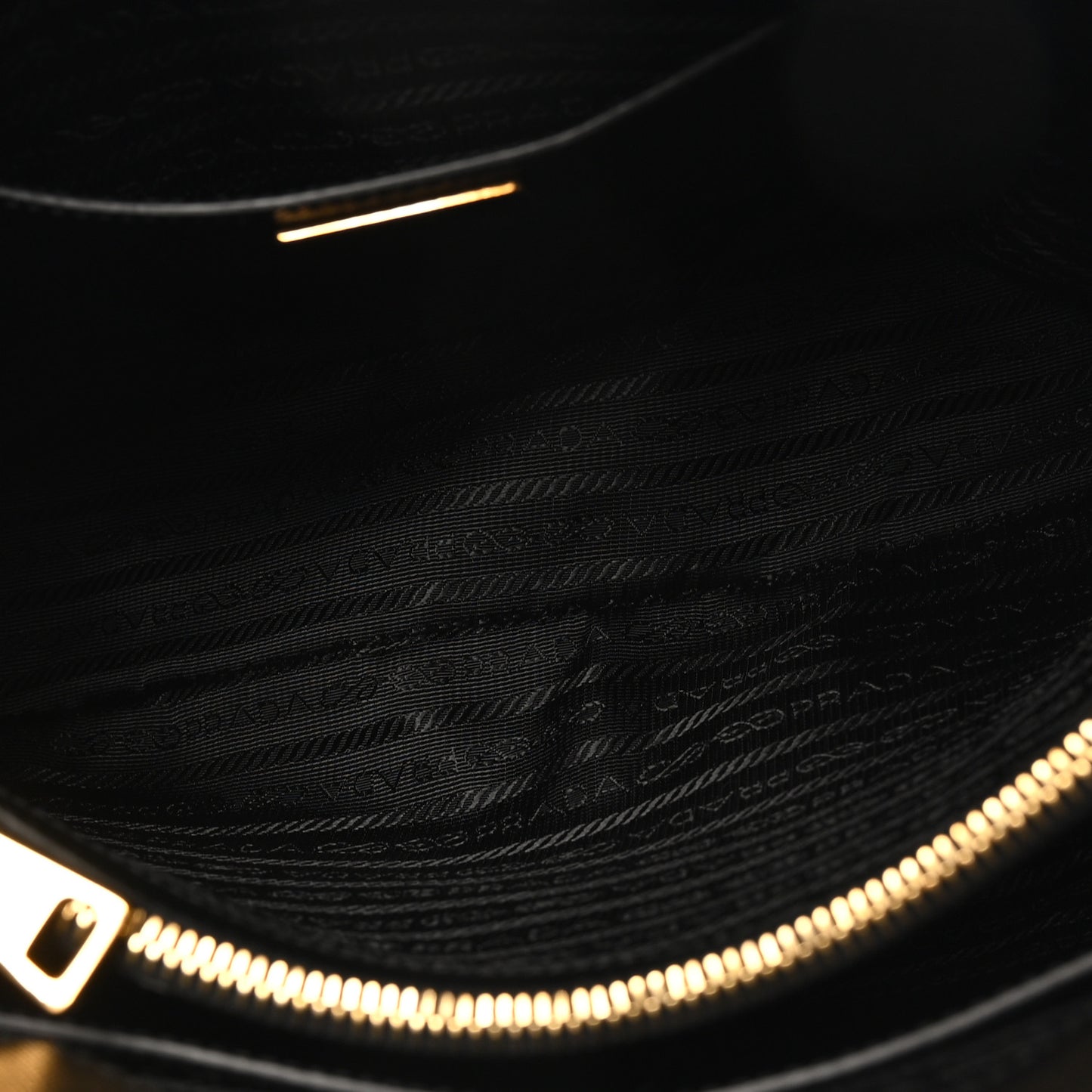 Saffiano Lux Medium Promenade Tote Black