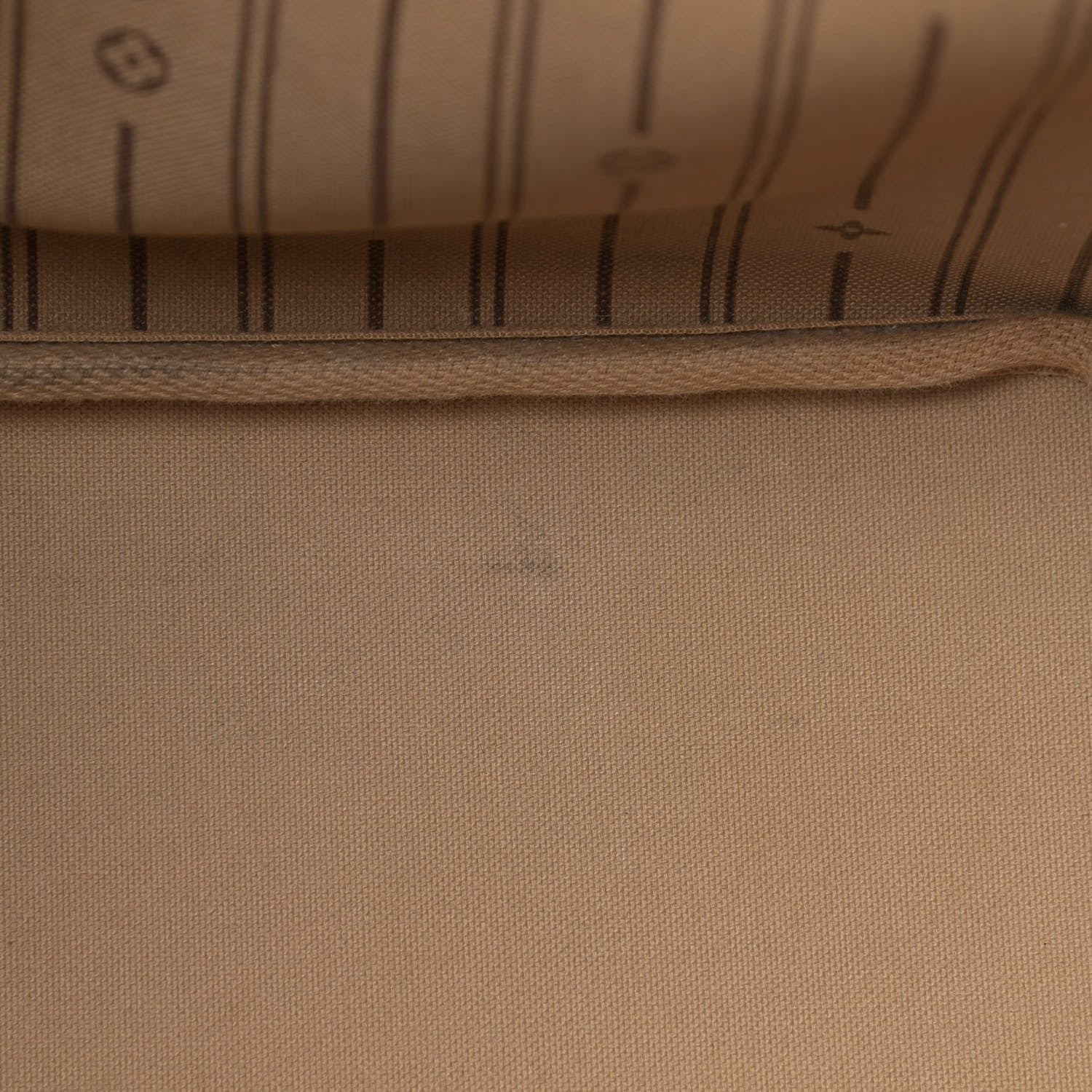 Louis Vuitton Monogram Neverfull MM 16 of 17