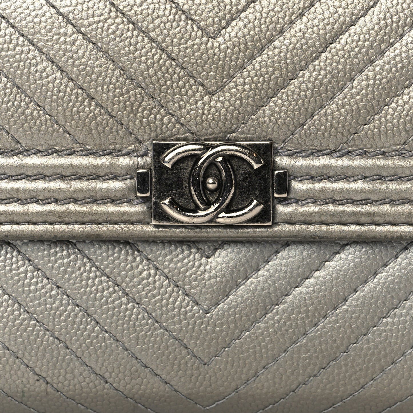 Metallic Caviar Chevron Quilted Large Boy Gusset Flap Wallet Silver