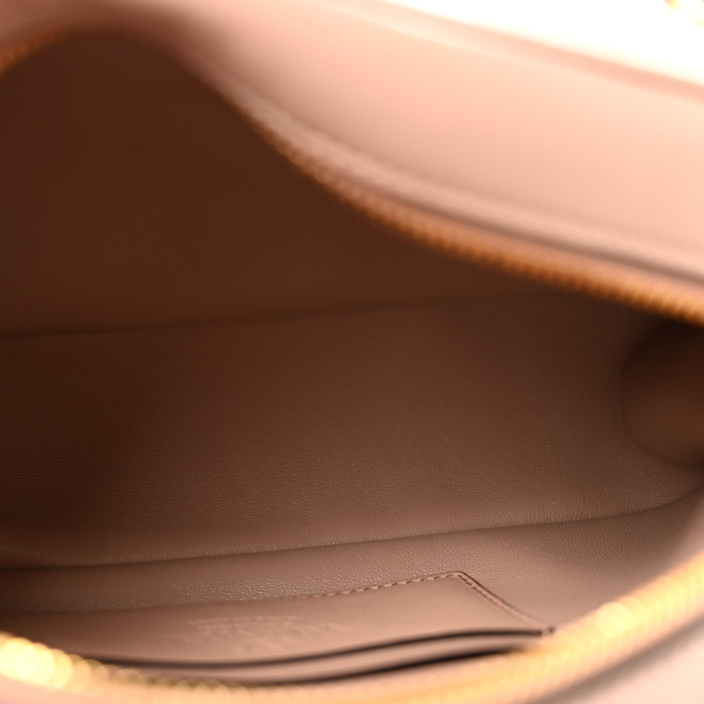 Nappa Medium Quiltie 67 Shoulder Bag Poudre