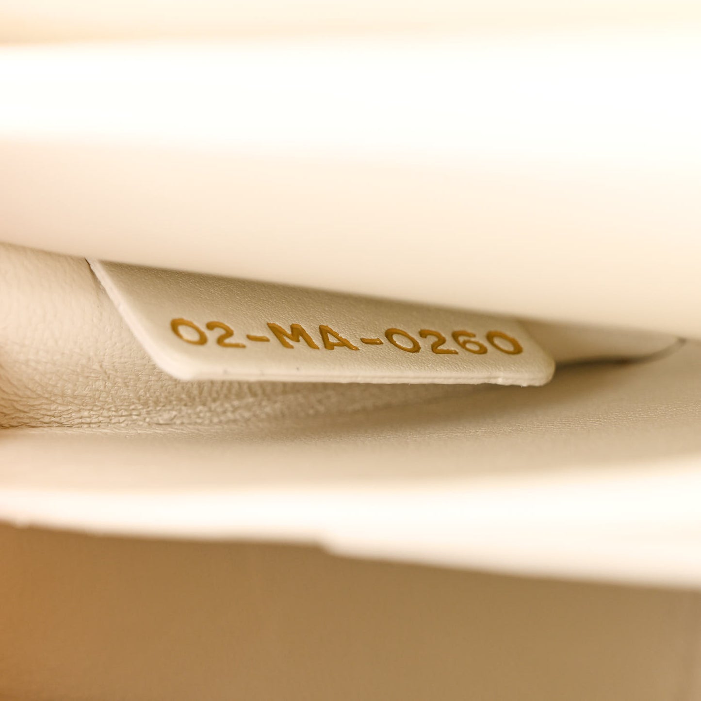 Smooth Calfskin 30 Montaigne Box Bag White