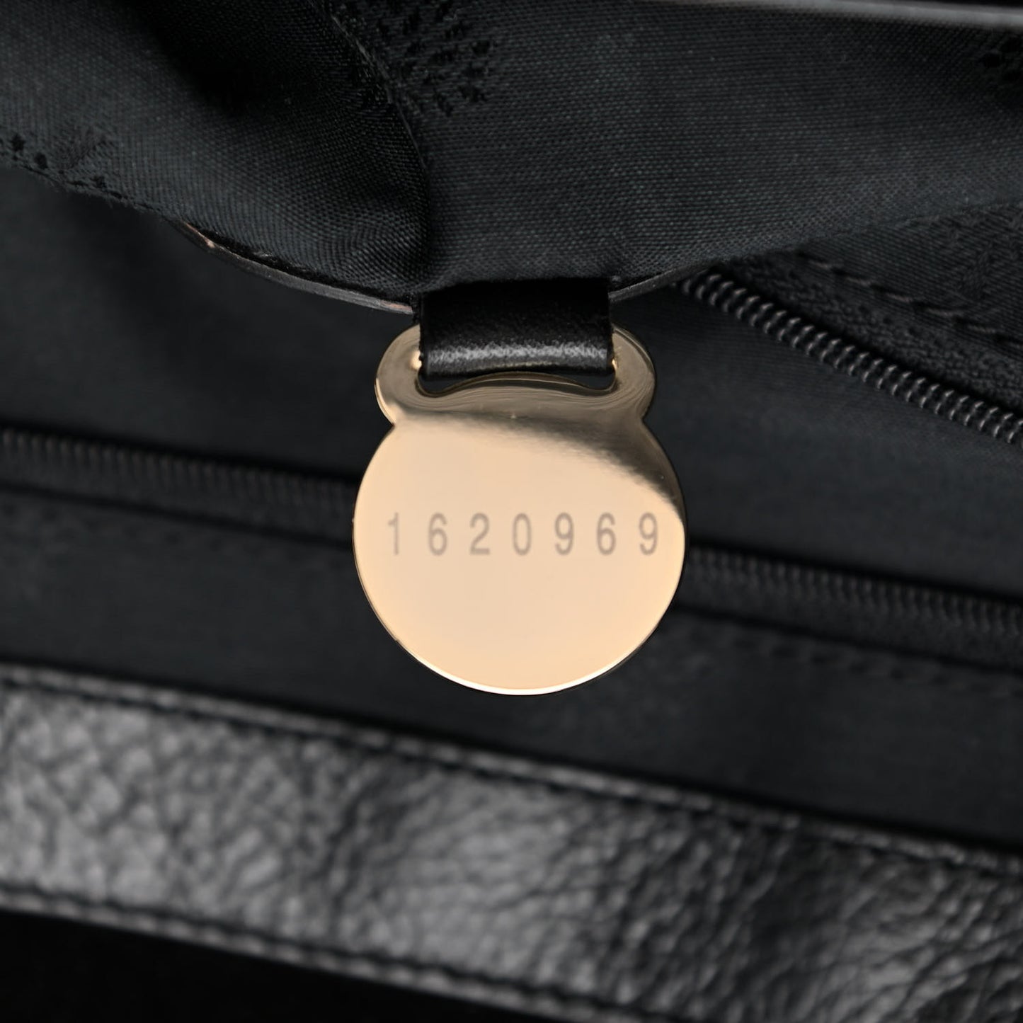 Small Classic Grain Calfskin Medium Lily Black
