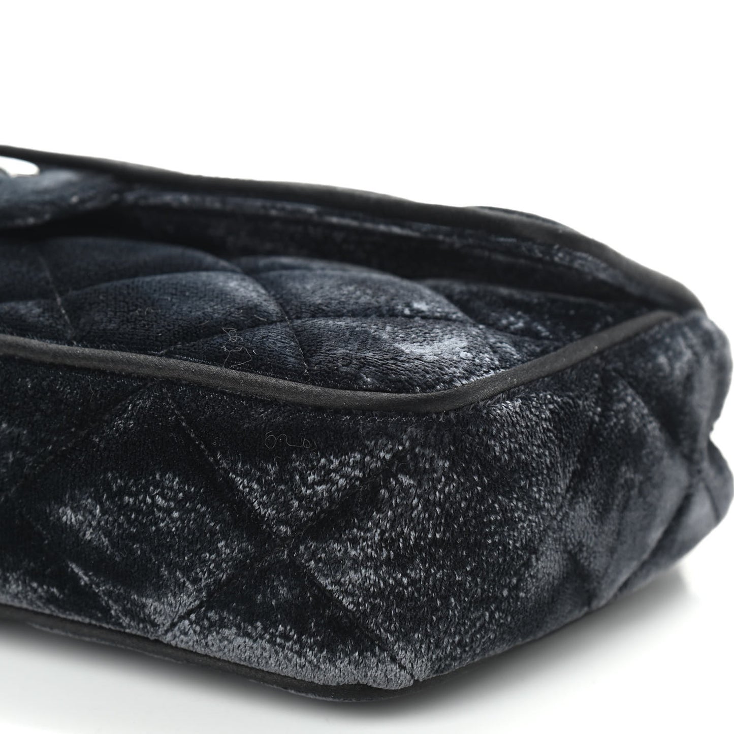Velvet Quilted East West Flap Black