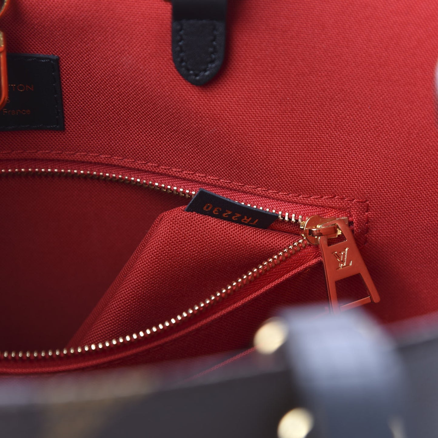 Reverse Monogram Giant Onthego MM
