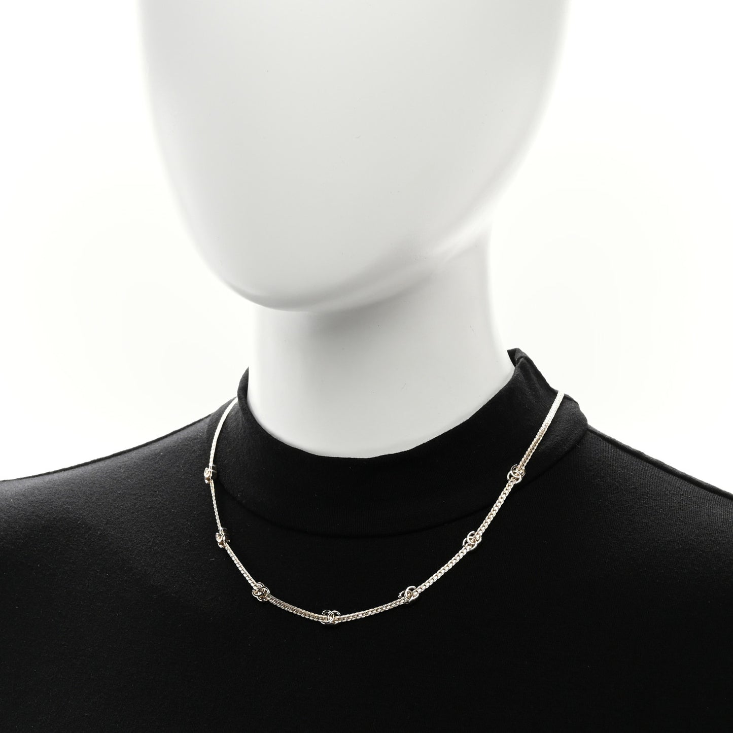 Metal CC Short Chain Necklace Gold