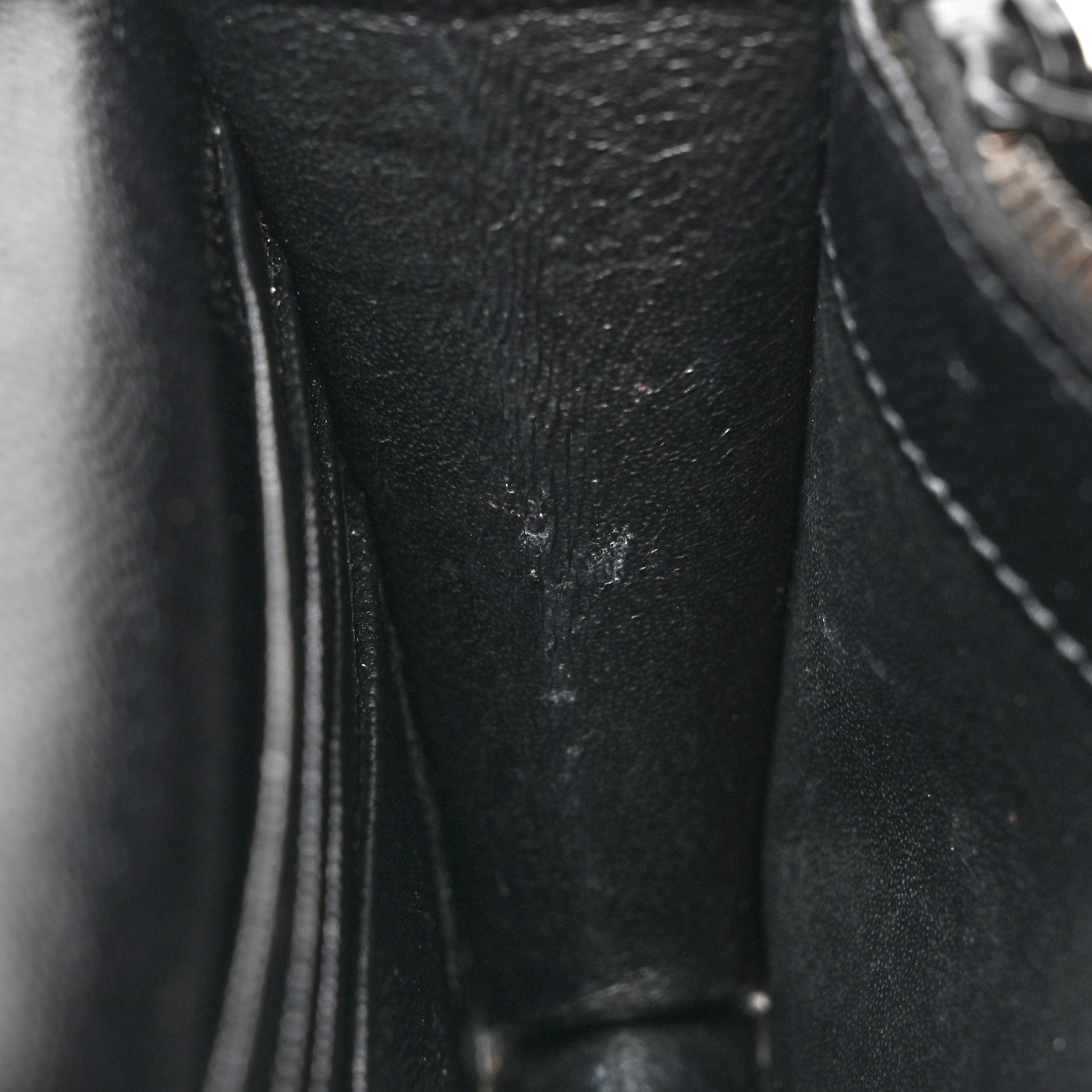 Saint Laurent Grain De Poudre Matelasse Chevron Monogram Monochrome Envelope Chain Wallet Black 13 of 20