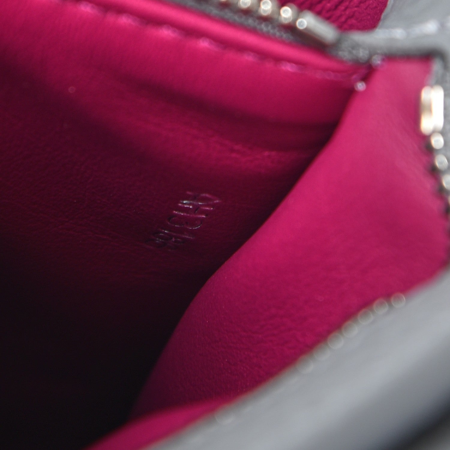 Louis Vuitton Taurillon Python Capucines BB Gris Fuchsia 7 of 8