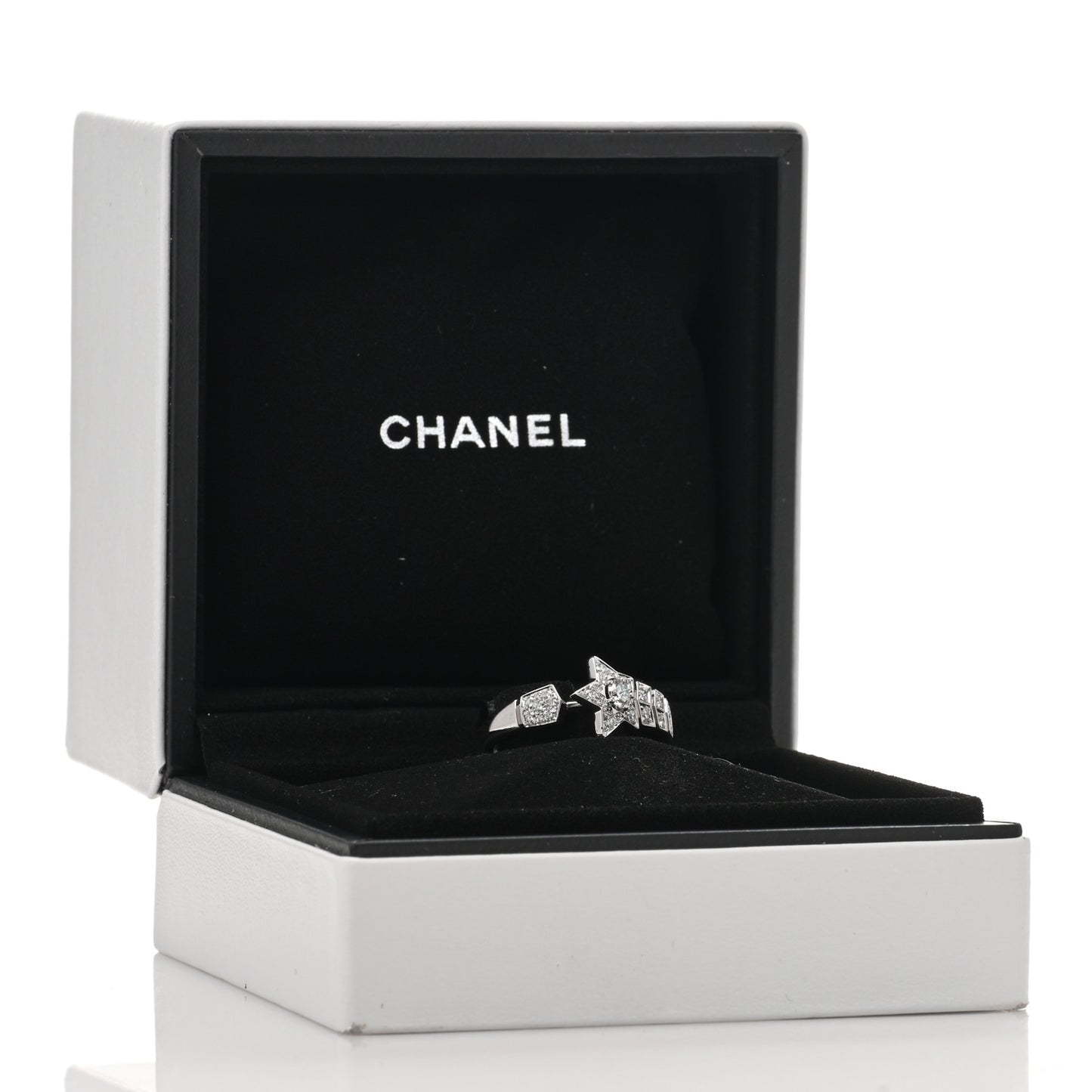 18K White Gold Diamond Comete Chevron Ring 58 8.25
