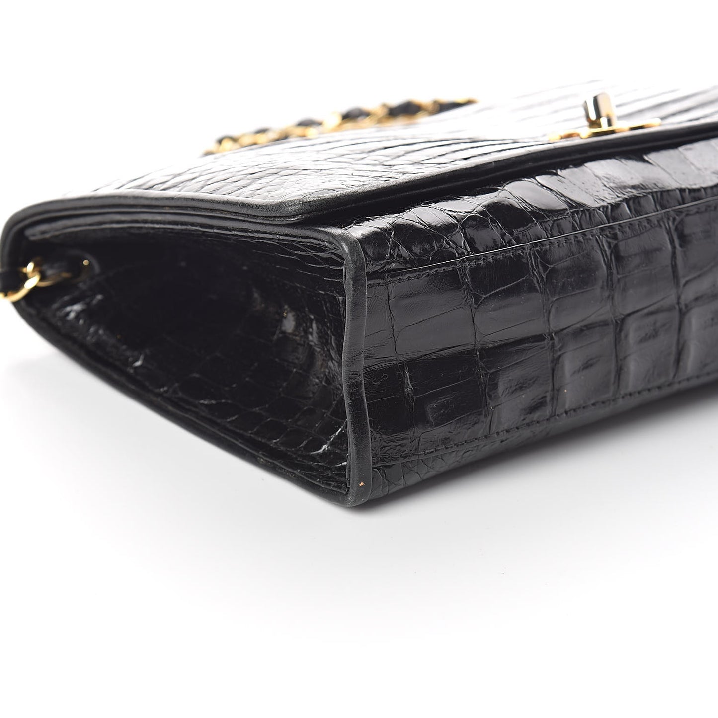 Alligator Medium Flap Black
