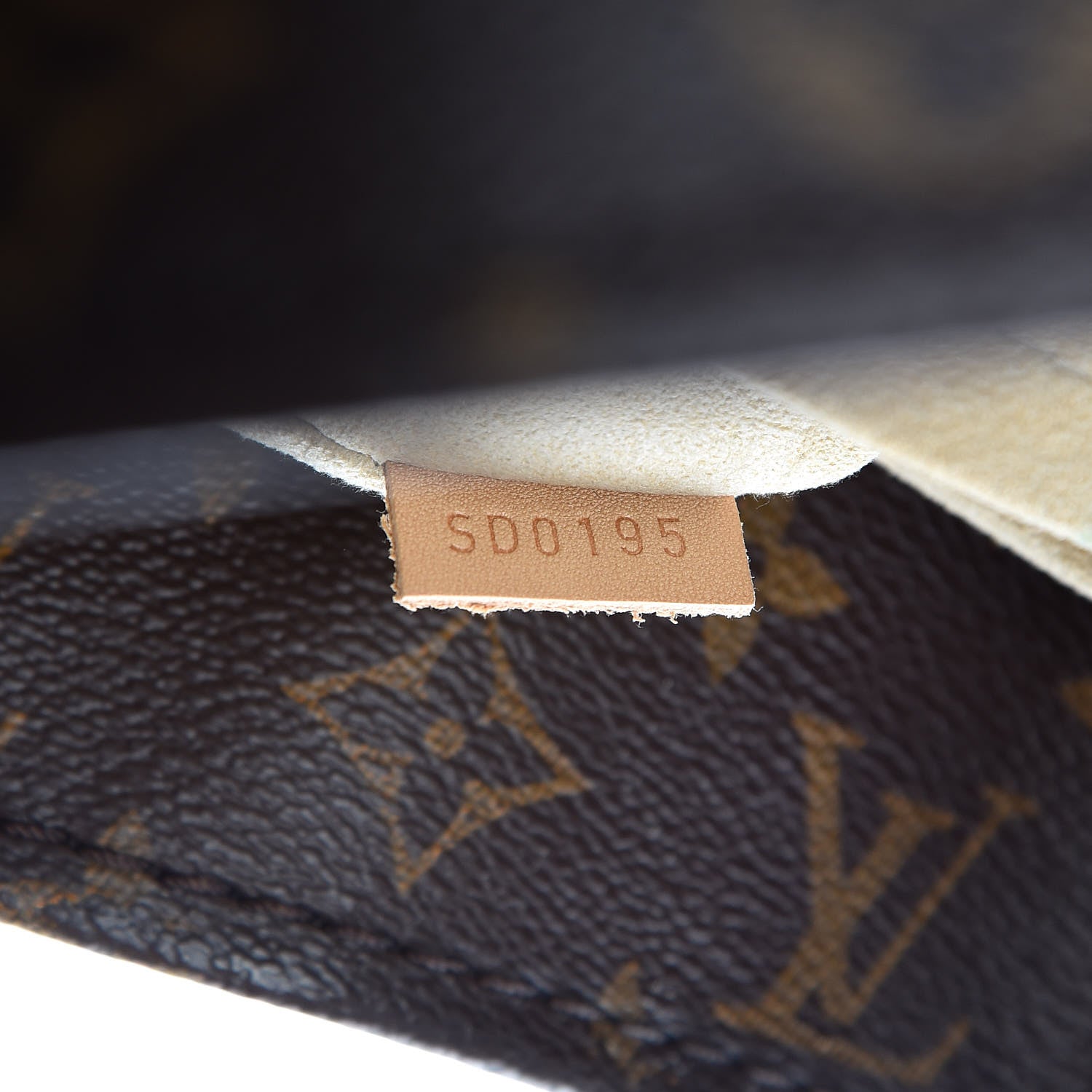 Louis Vuitton Monogram Artsy MM 8 of 11