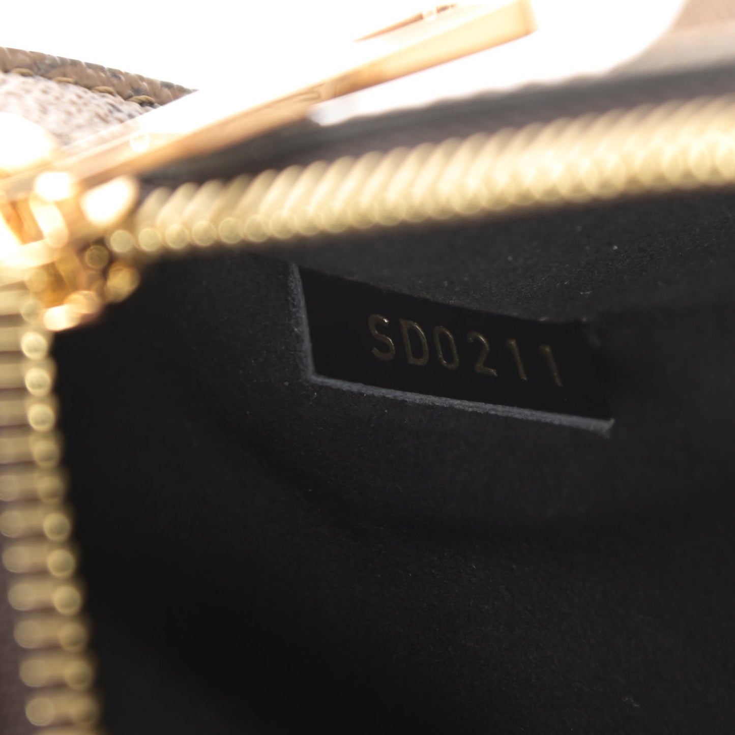 Reverse Monogram Pochette Metis