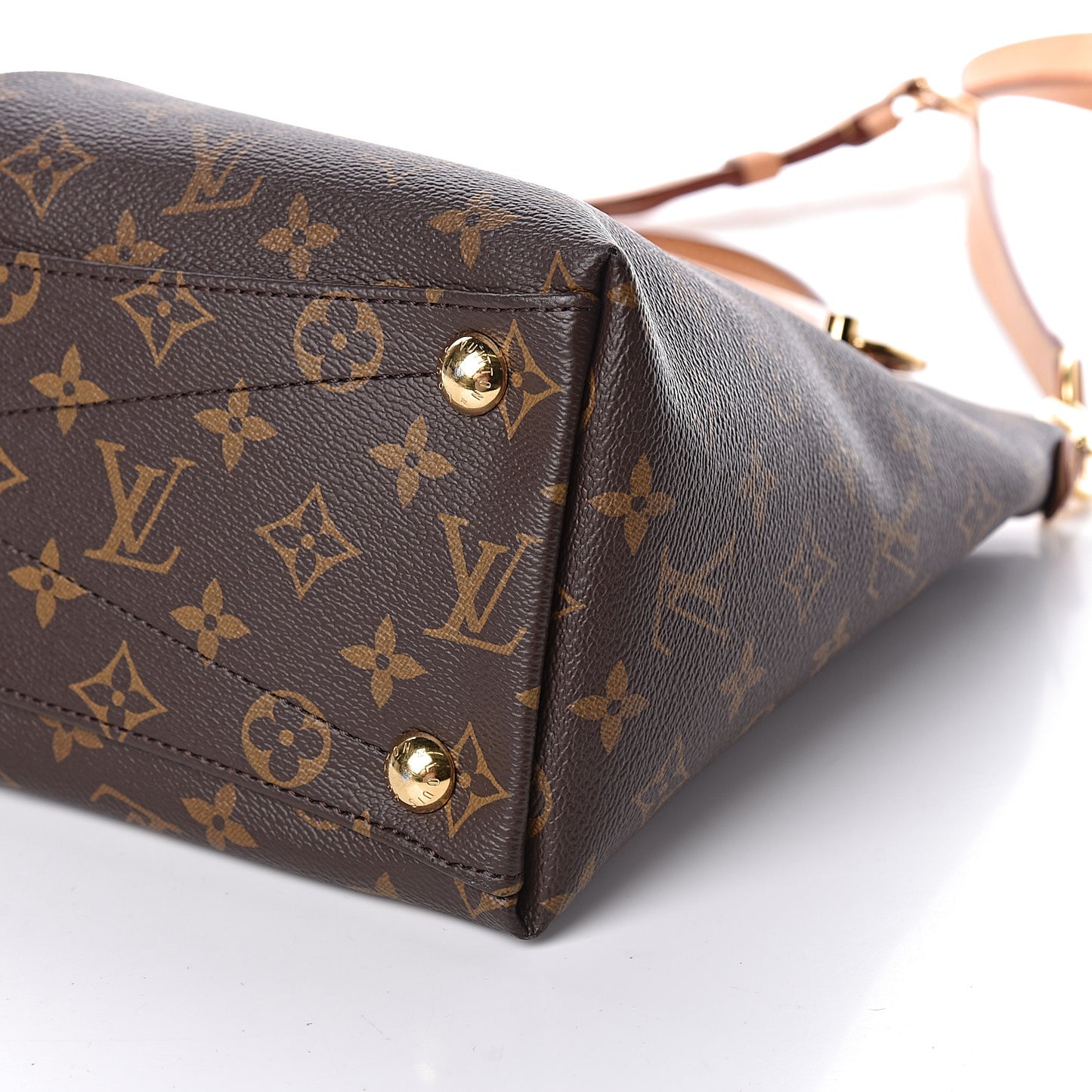 Monogram V Tote MM Cherry