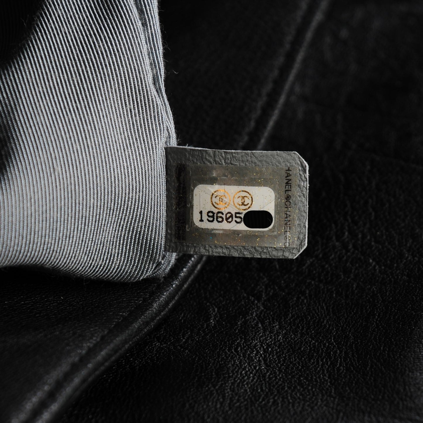 Crumpled Lambskin Maxi Chain Around Flap Black