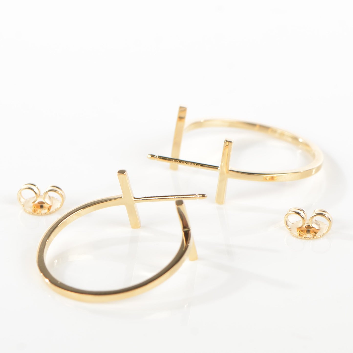 18K Yellow Gold Medium T Wire Hoop Earrings