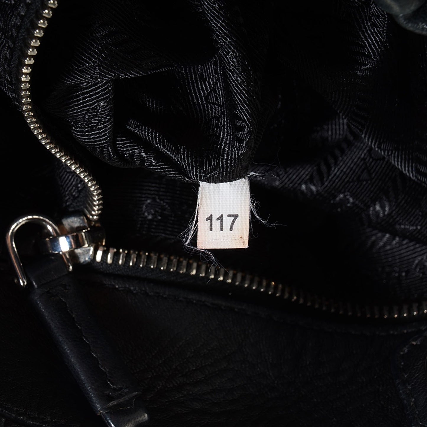 Nappa Gaufre Hobo Black