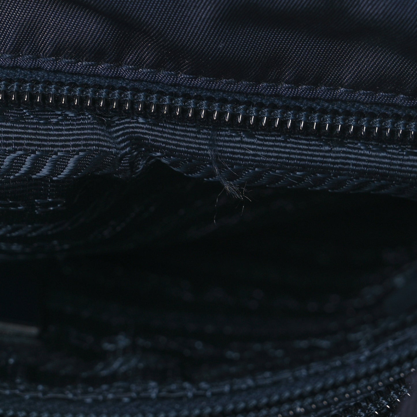 Tessuto Nylon Saffiano Flat Messenger Bag Blue
