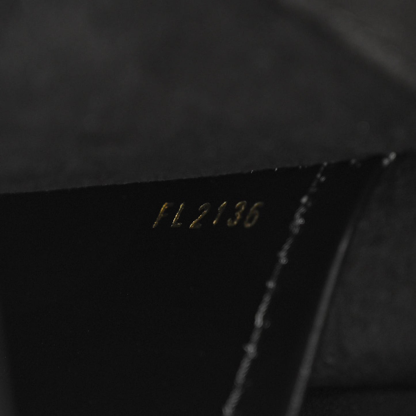 Calfskin Chain Louise GM Black