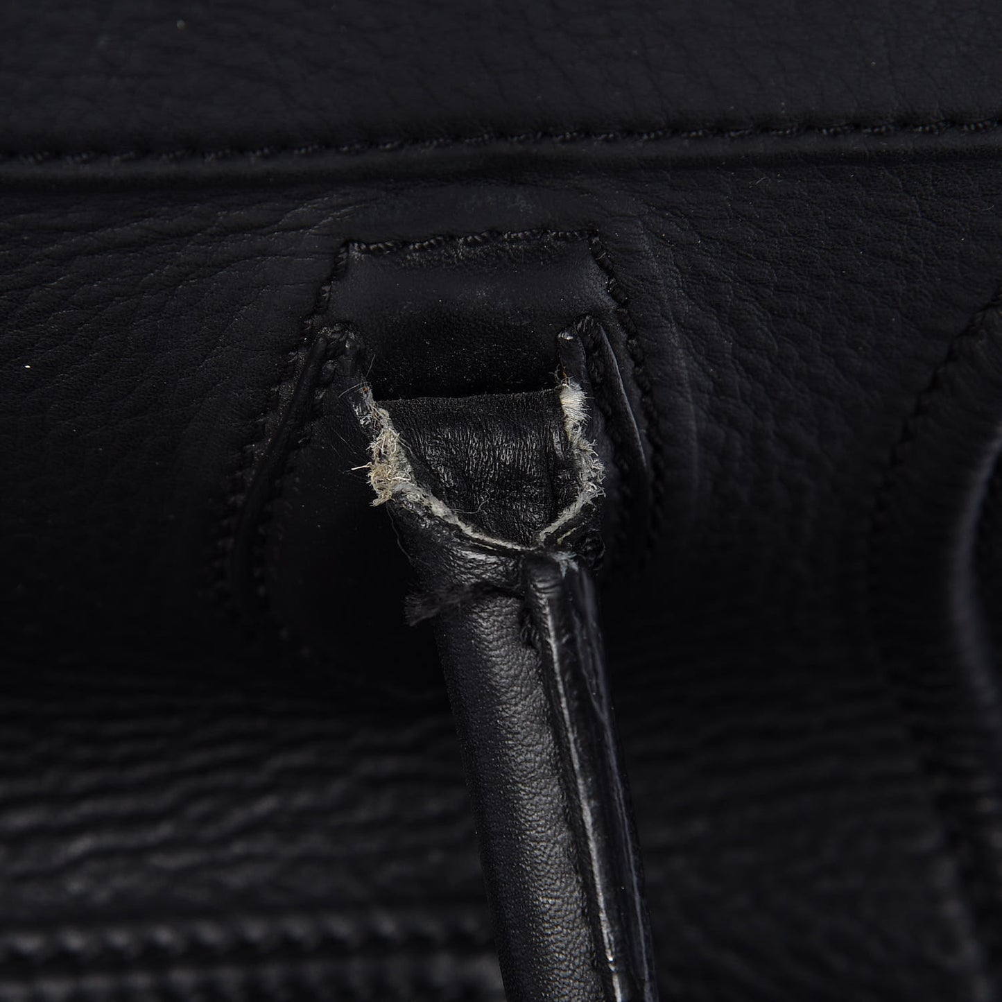 Supple Calfskin Medium Phantom Luggage Black