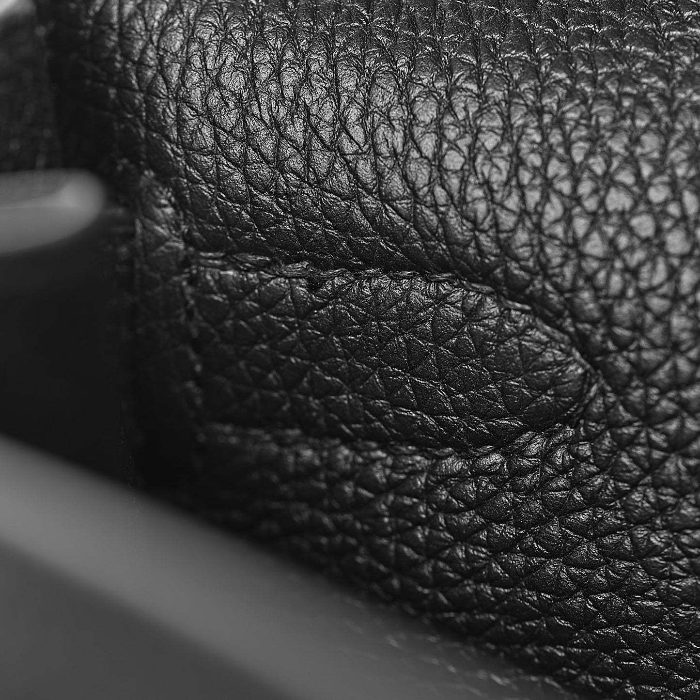 Togo Matte Alligator Kelly Retourne Touch 32 Black