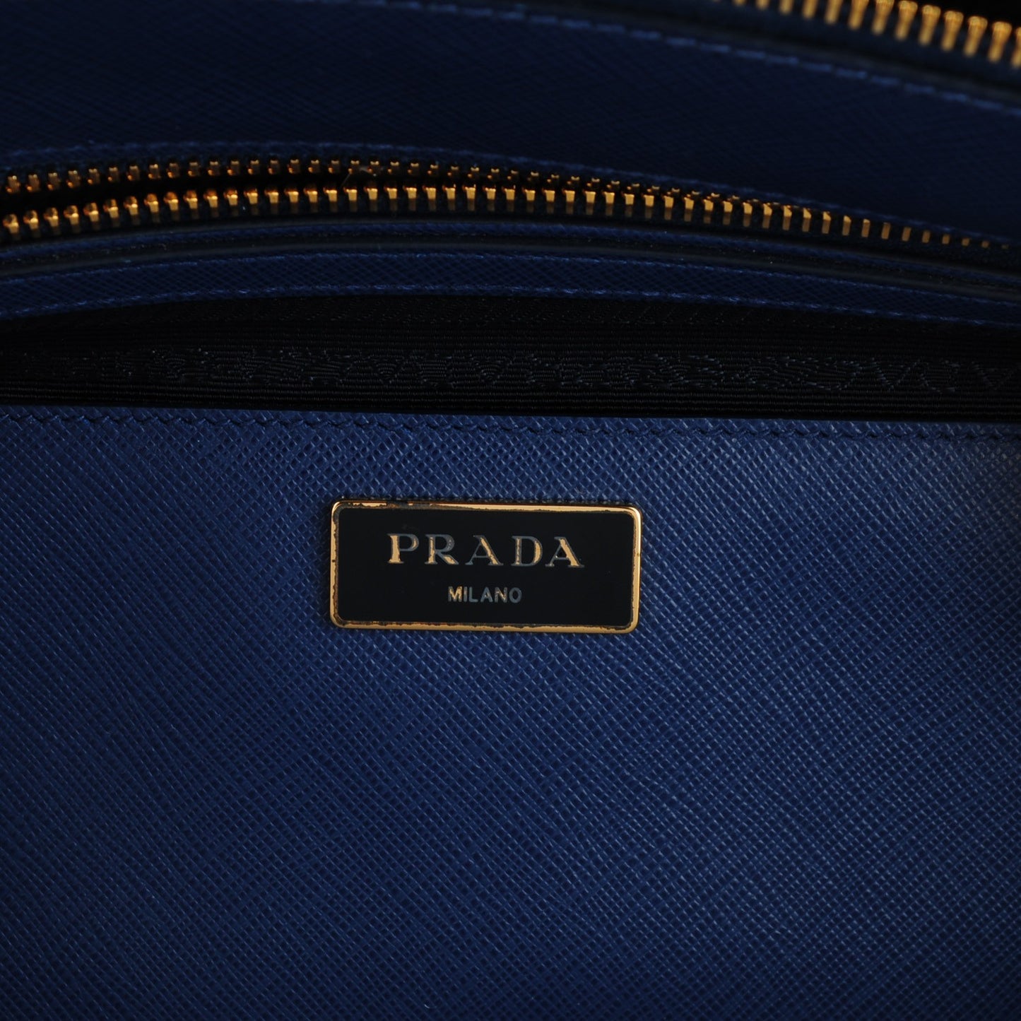 Saffiano Medium Galleria Double Zip Tote Bluette