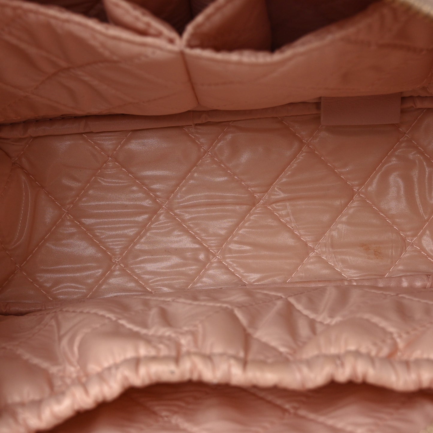 Caviar Quilted Medium Curvy Pouch Cosmetic Case Light Pink