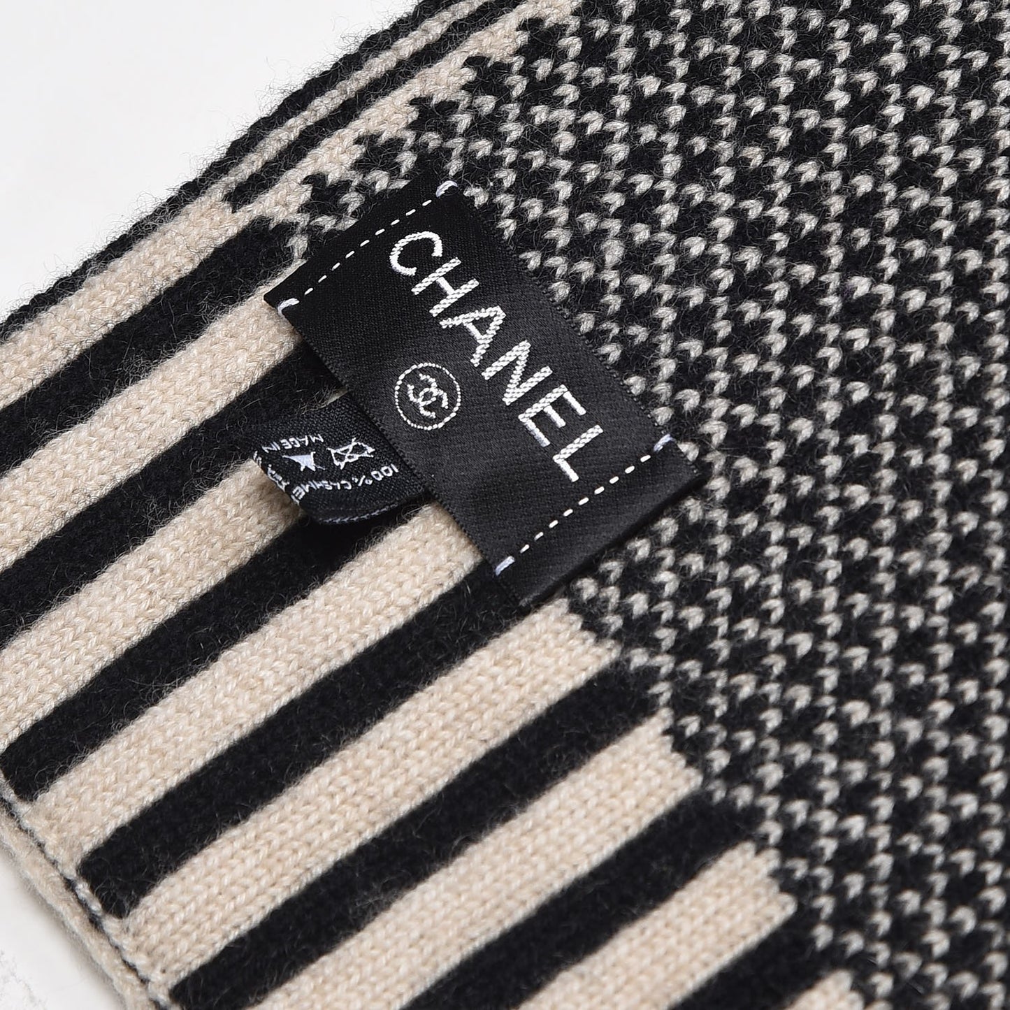 Cashmere Houndstooth CC Scarf Black Beige