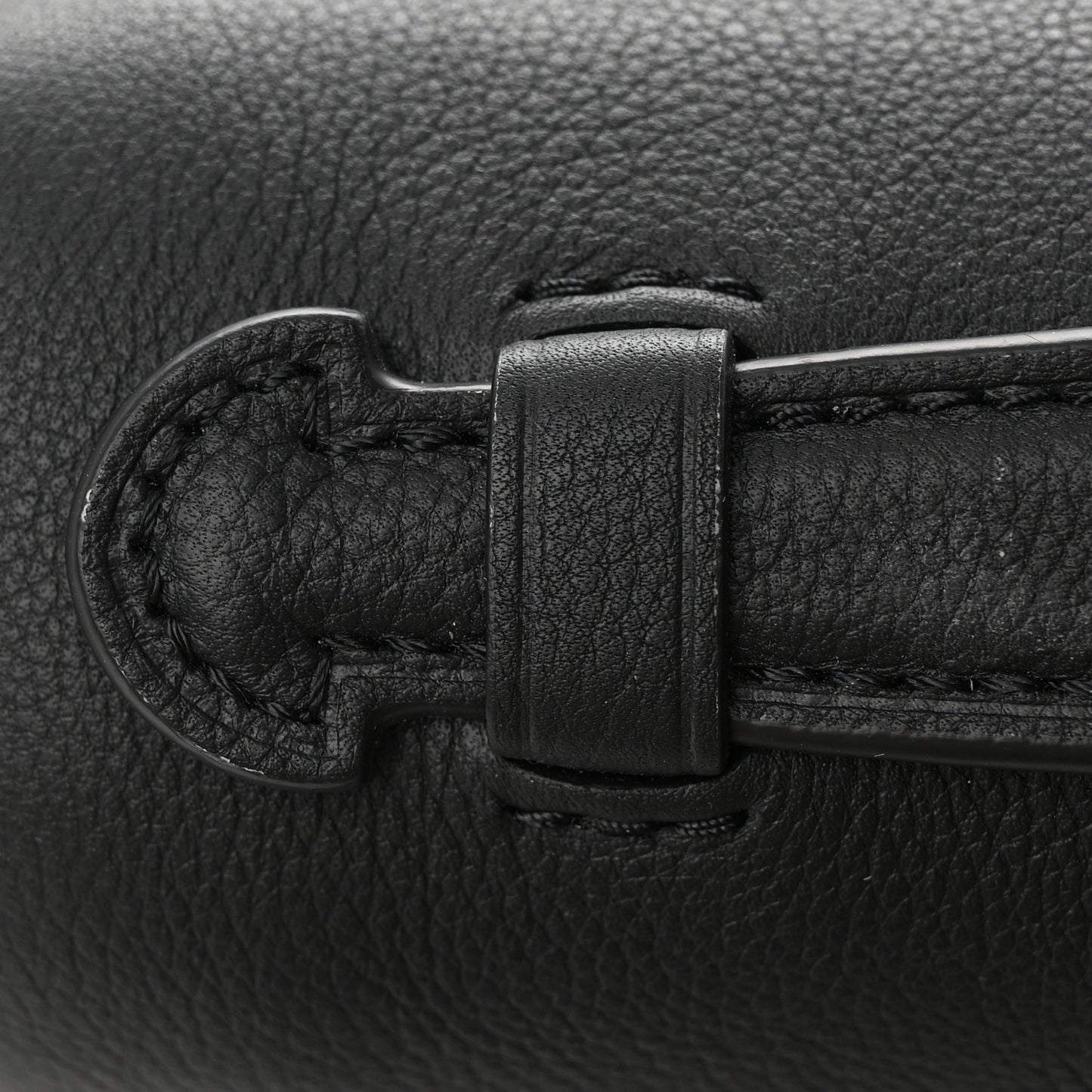 Grained Calfskin Lockme Oxford Black