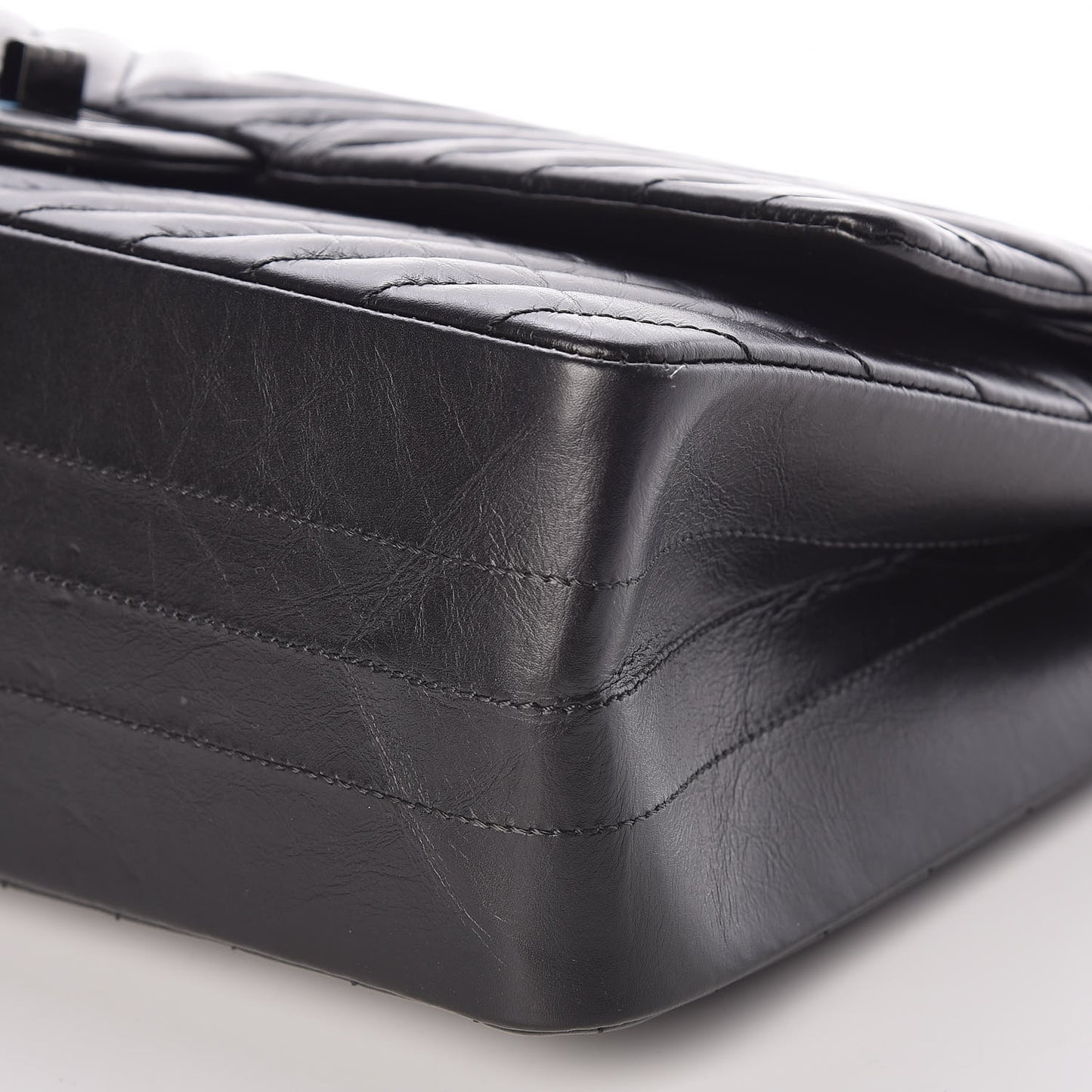 Aged Calfskin Chevron Quilted 2.55 Reissue 226 So Black