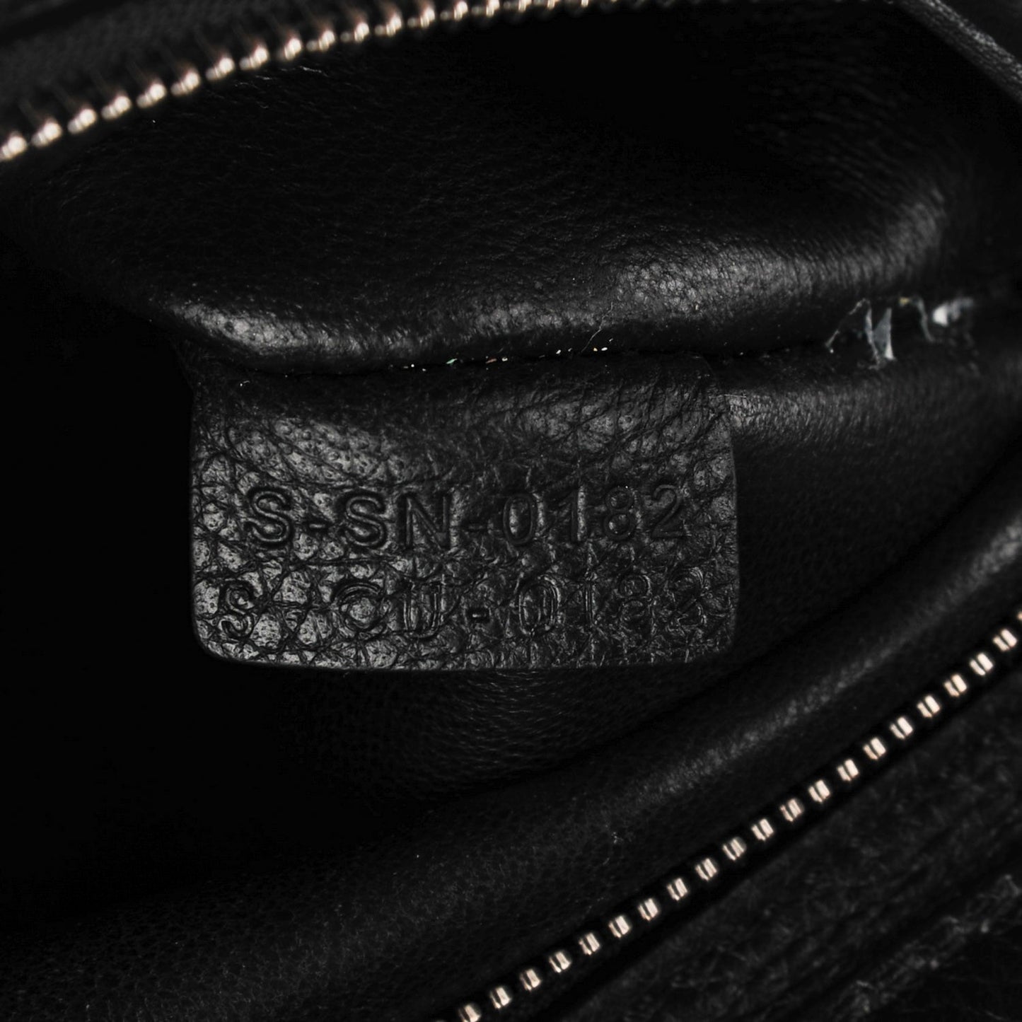 Drummed Calfskin Suede Medium Trapeze Black