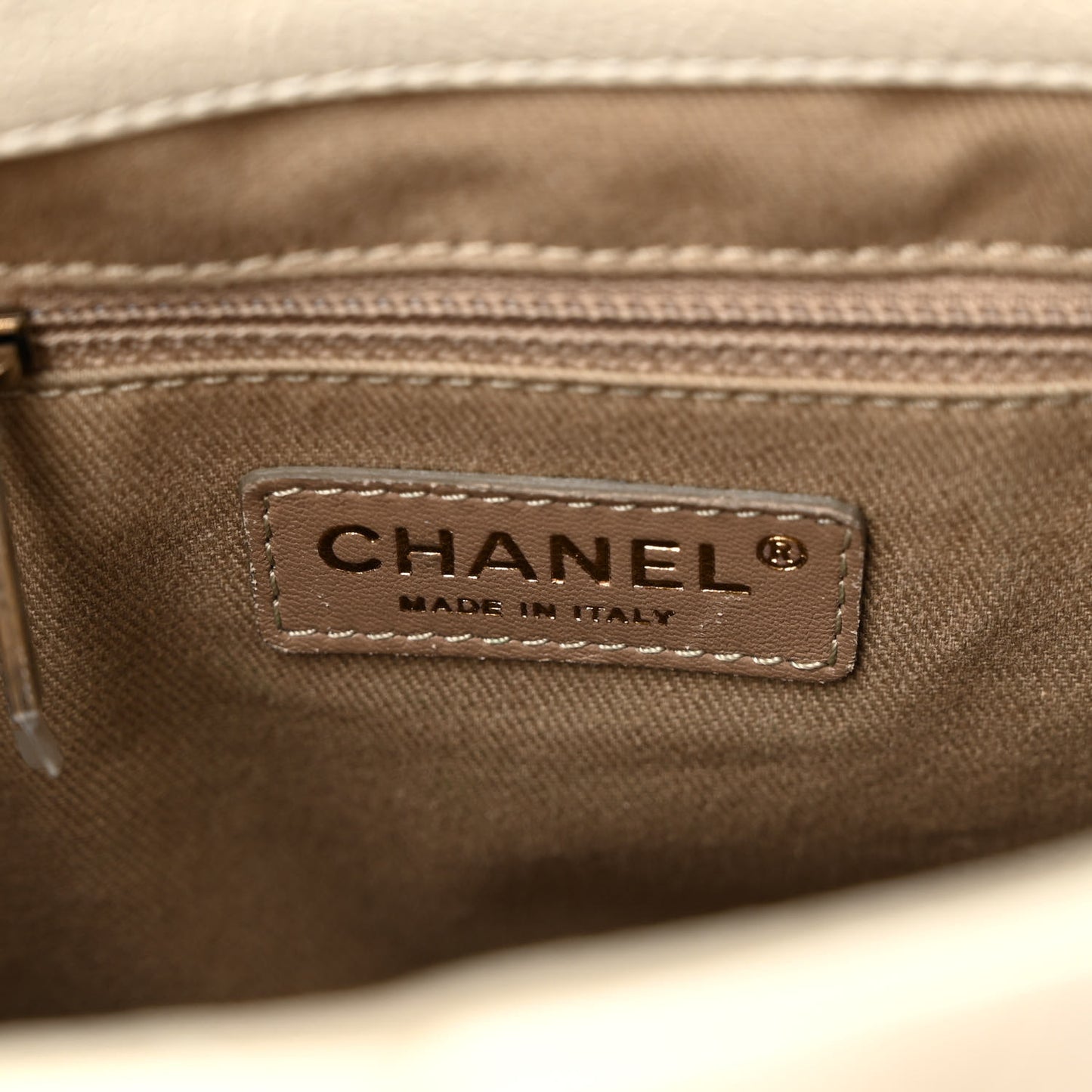 Crumpled Grained Calfskin Medium Coco Pleats Messenger Flap Dark White