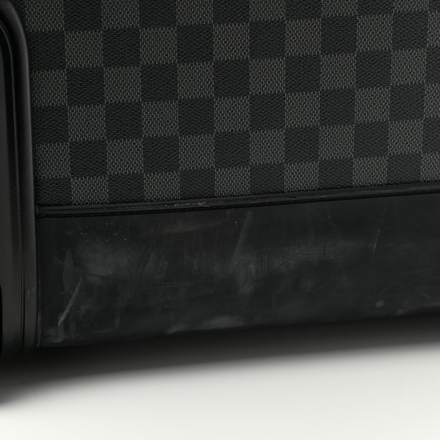 Damier Graphite Pegase 65