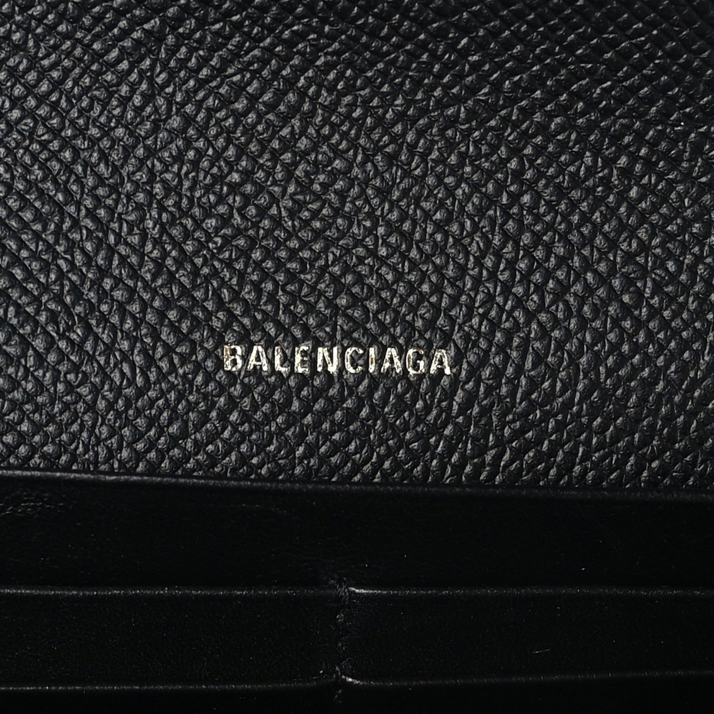 Signature Grained Calfskin Logo Ville Continental Wallet on Chain Black