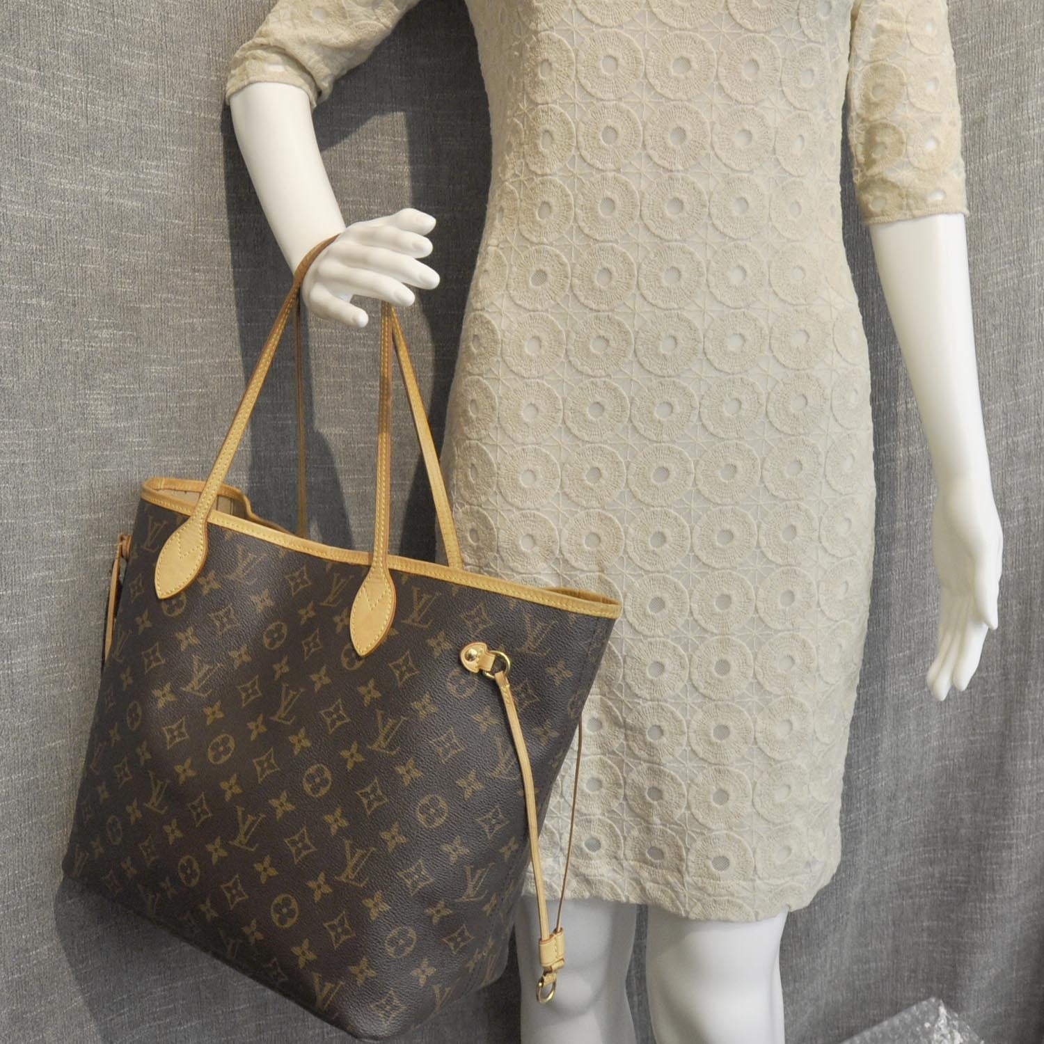 Louis Vuitton Monogram Neverfull MM 3 of 8