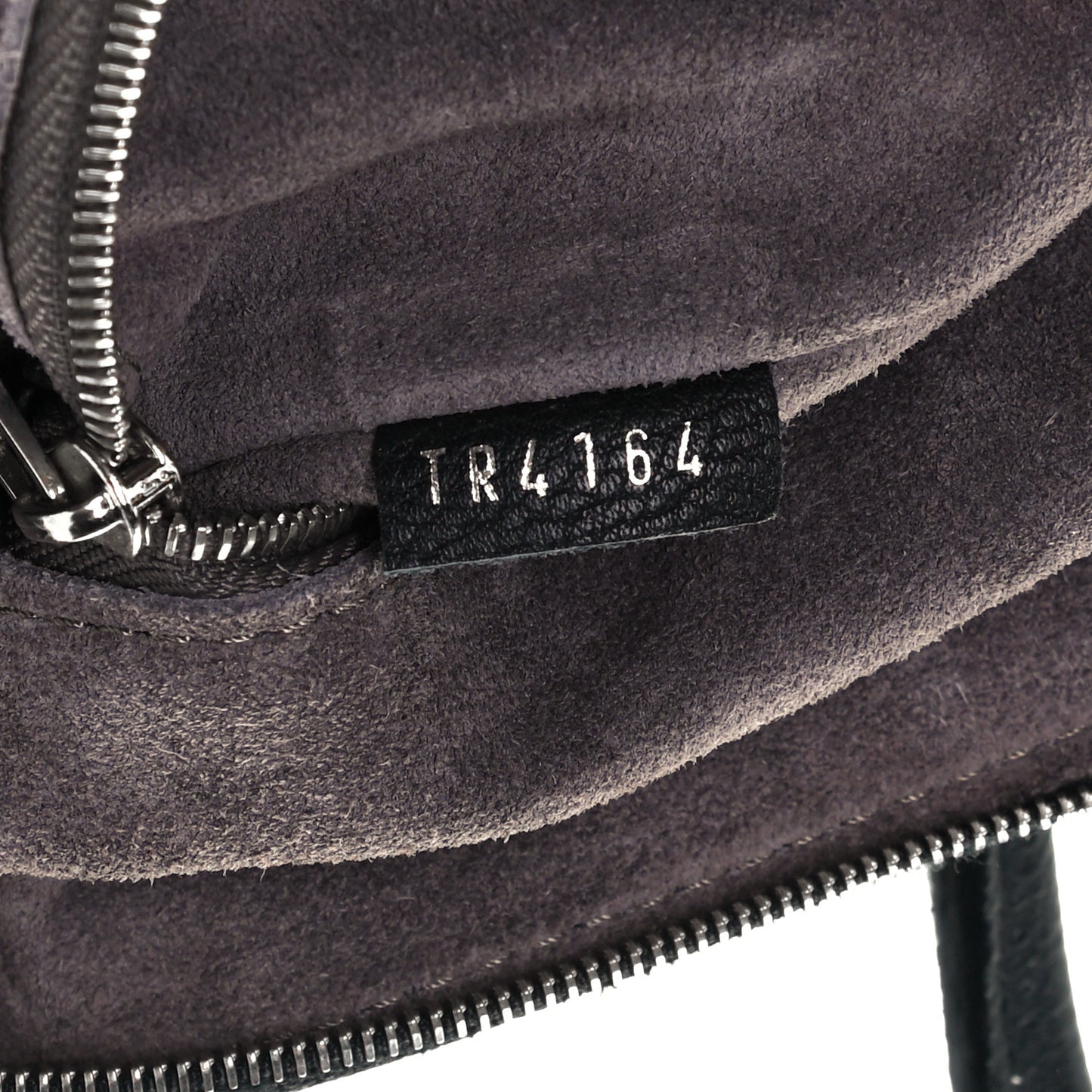 Veau Cachemire Soft Lockit MM Black