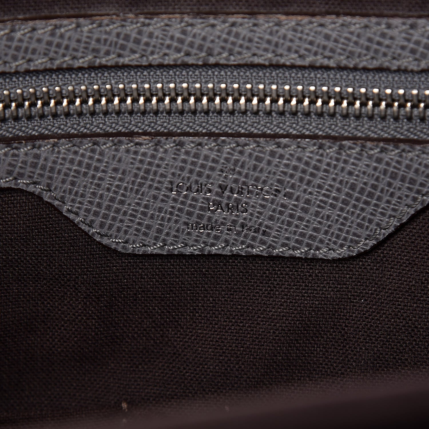 Louis Vuitton Taiga Roman Messenger GM Glacier 6 of 15