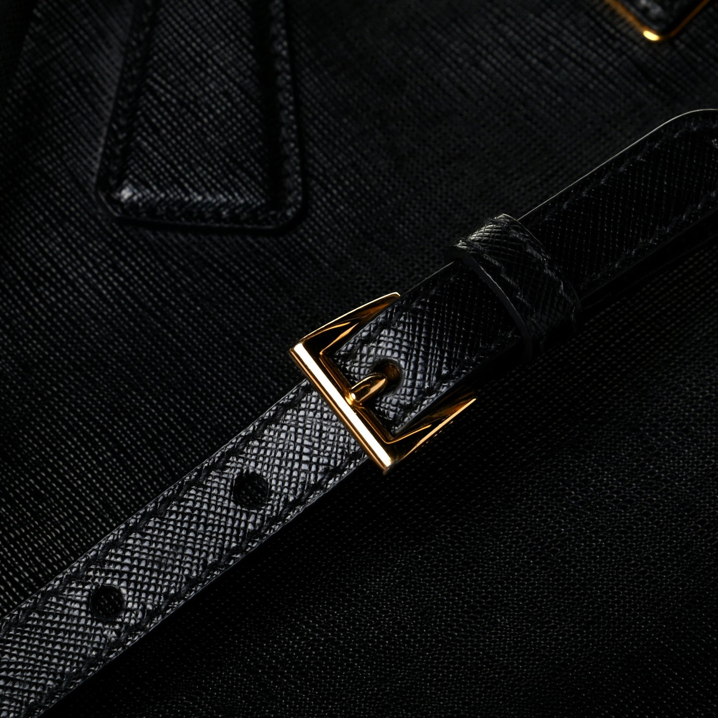 Saffiano Lux Medium Tote Black