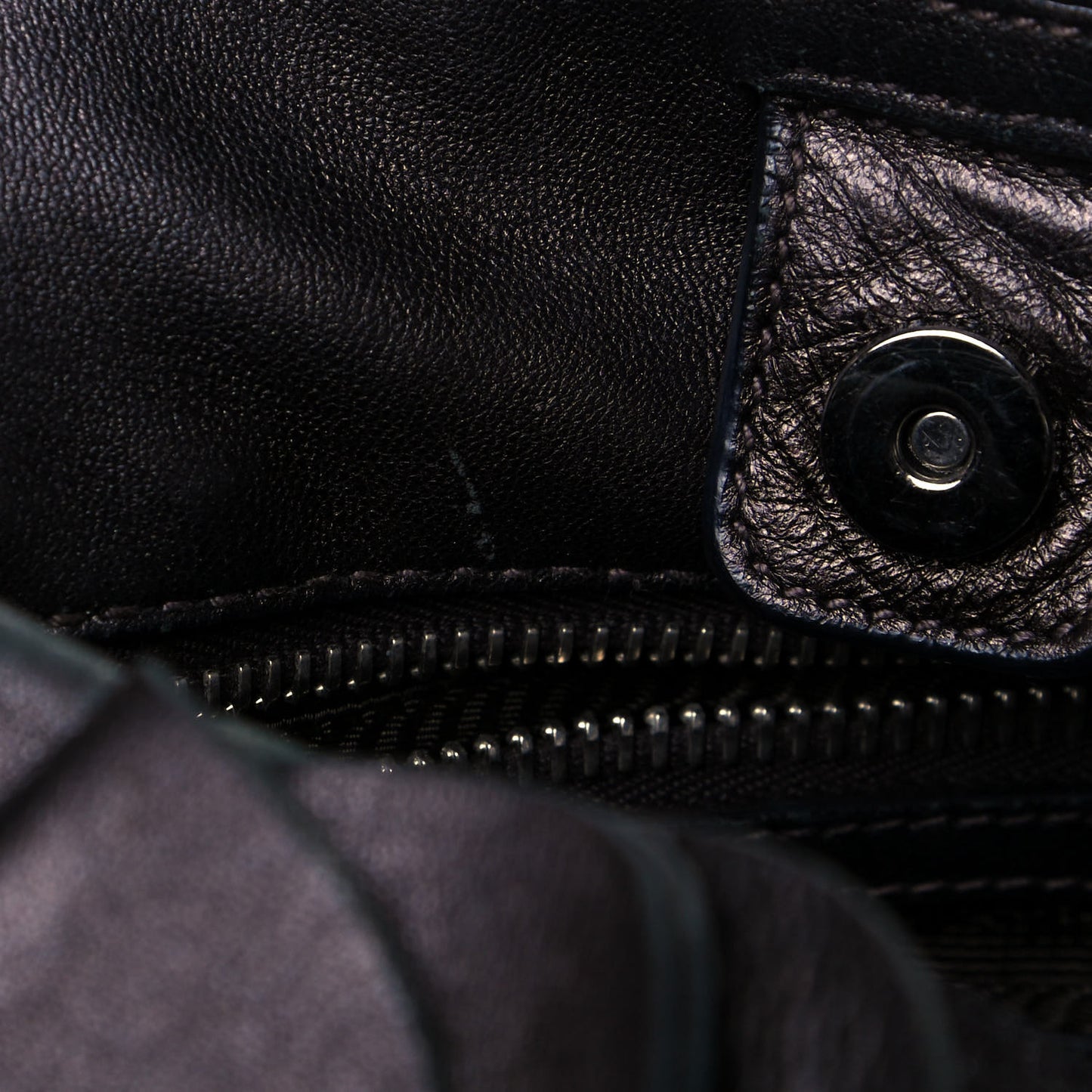 Metallic Nappa Ruffle Hobo Grafite Mordore