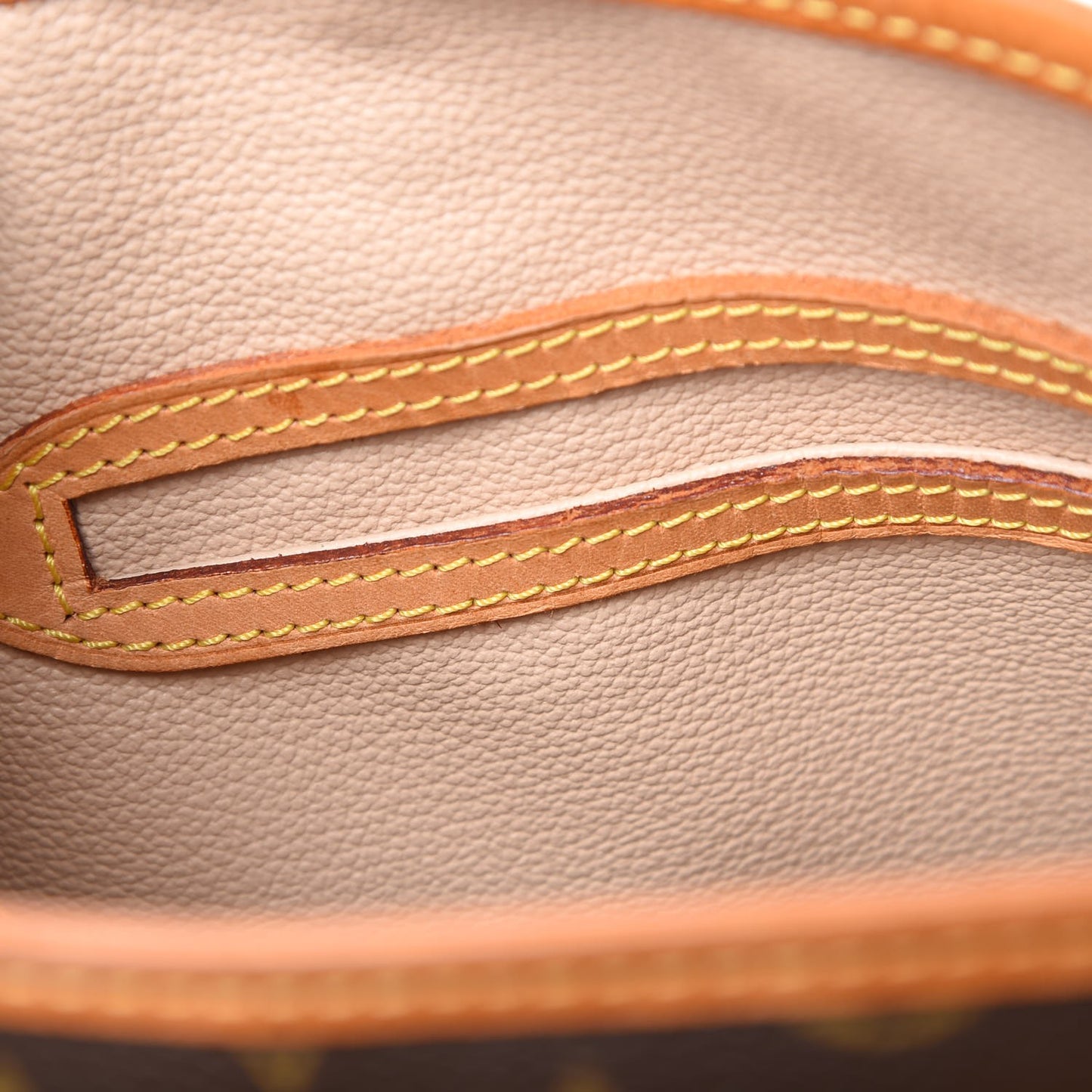 Monogram Petit Bucket 23