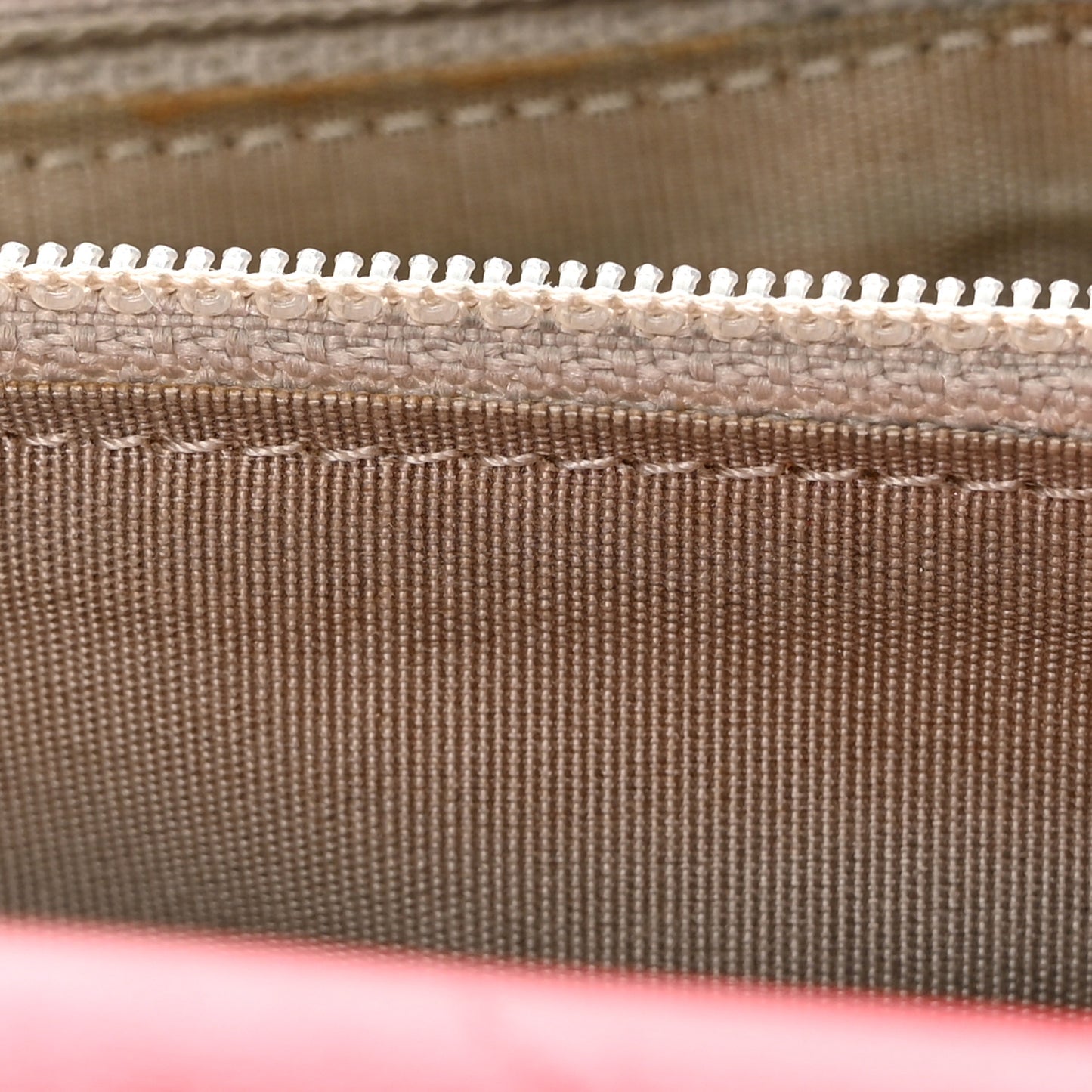 Caviar Sevruga Yen Wallet Red
