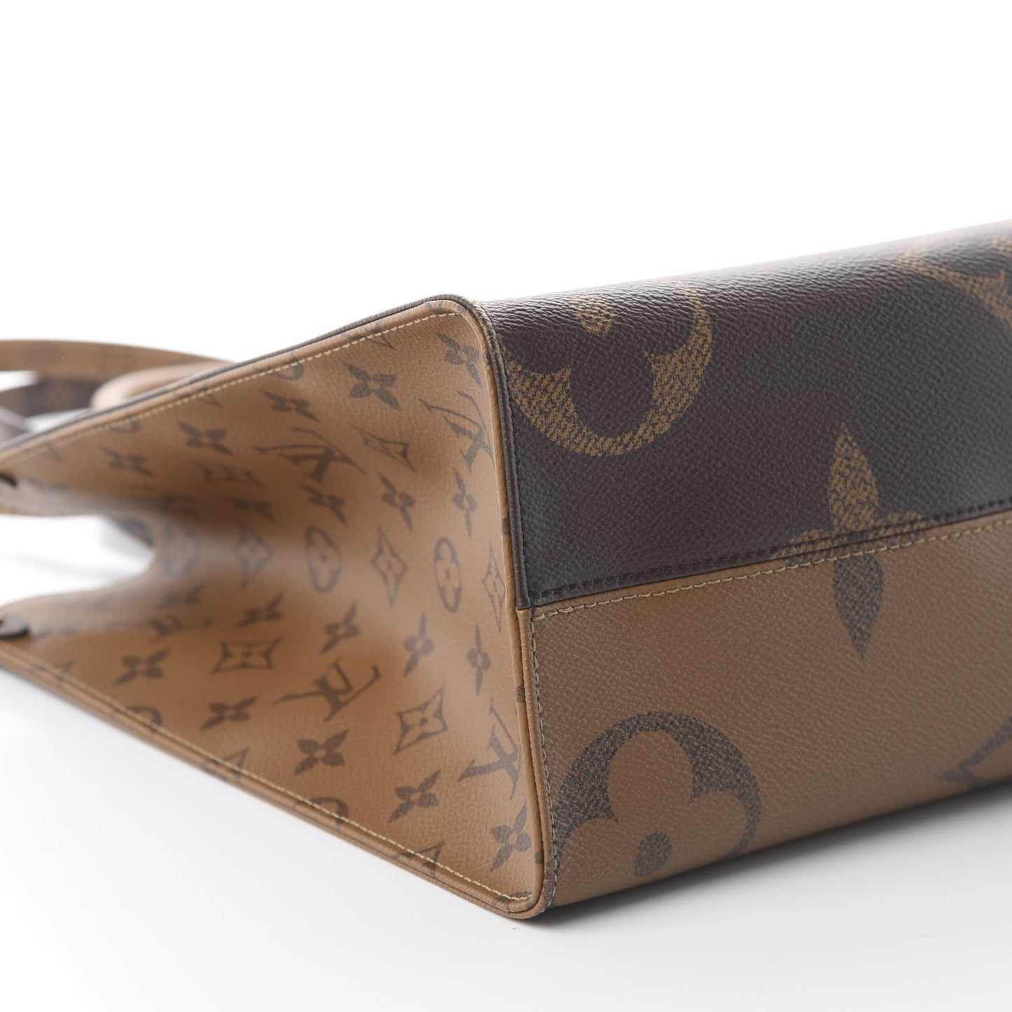 Reverse Monogram Giant Onthego MM